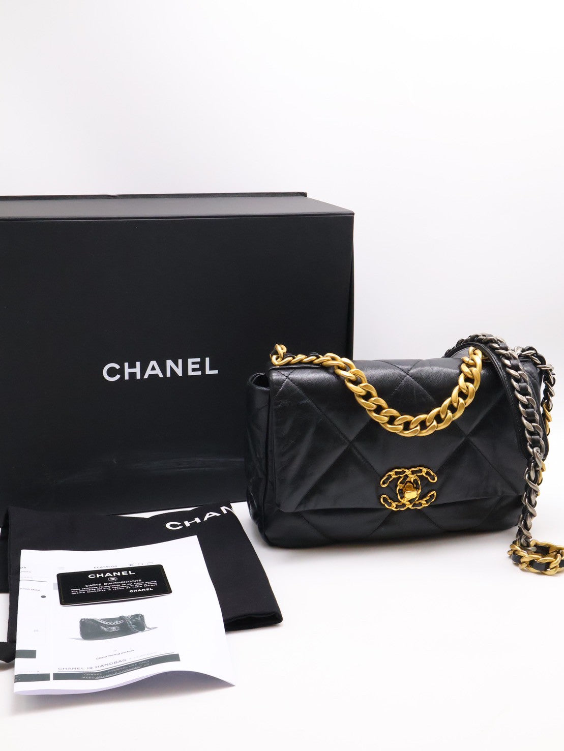 CHANEL 19 Bag 菱格紋羊皮手提肩背包 26 - 黑金29開