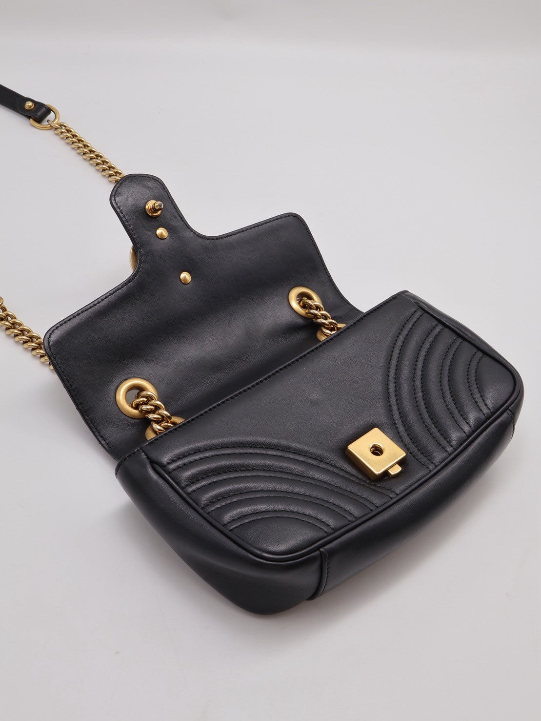 GUCCI Marmont Matelasse斜背包 - 22迷你黑金
