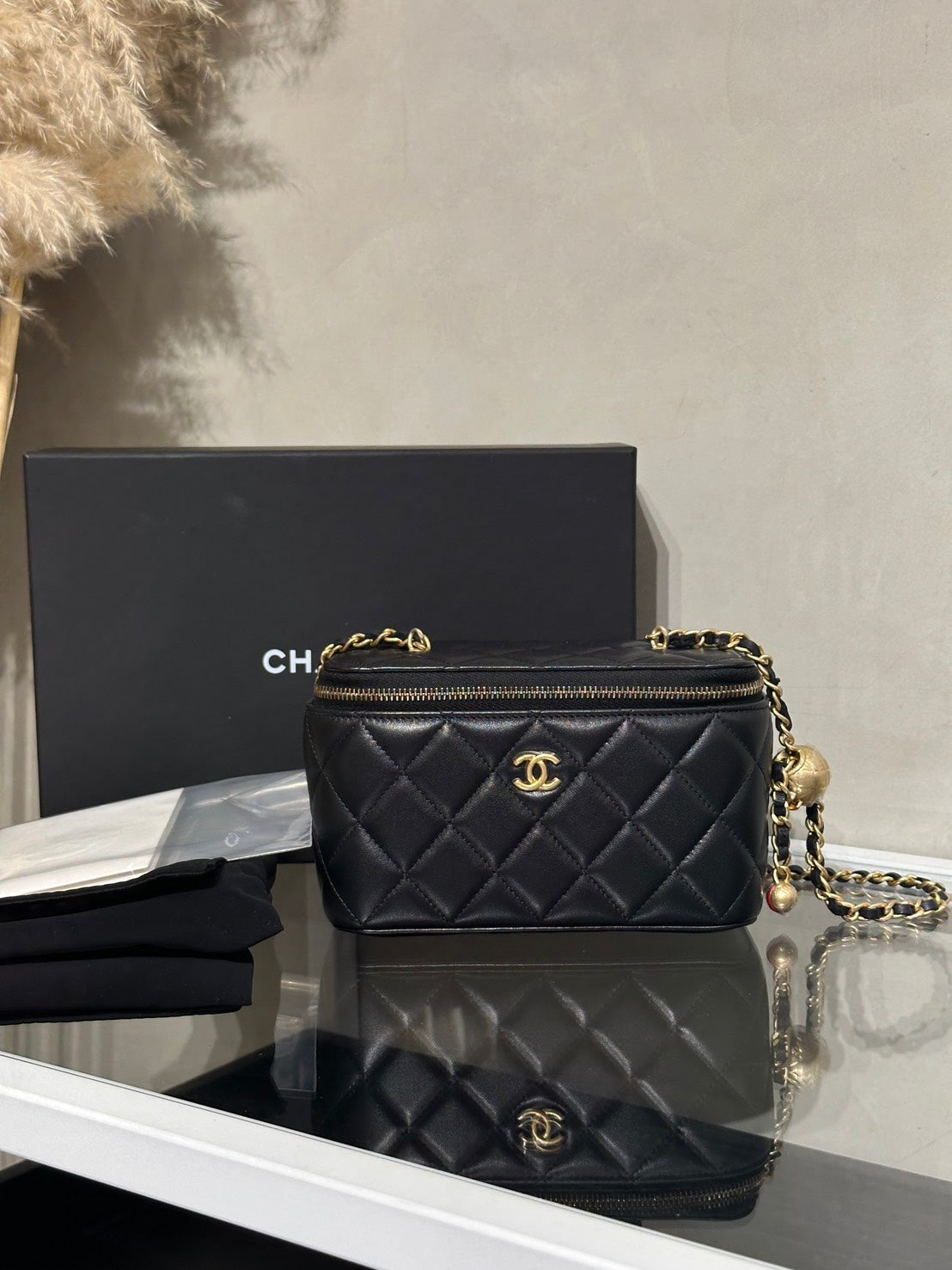 CHANEL 金球羊皮長盒子 - 黑金