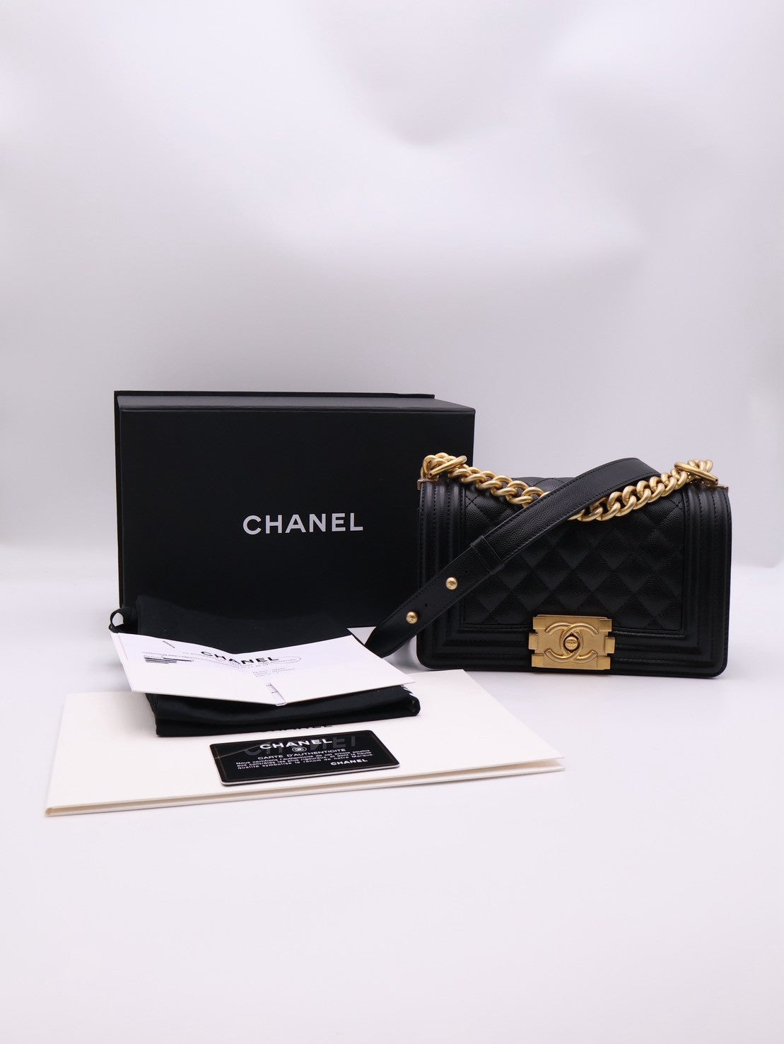 CHANEL Boy20 粒面牛皮口蓋包 - 黑金26開