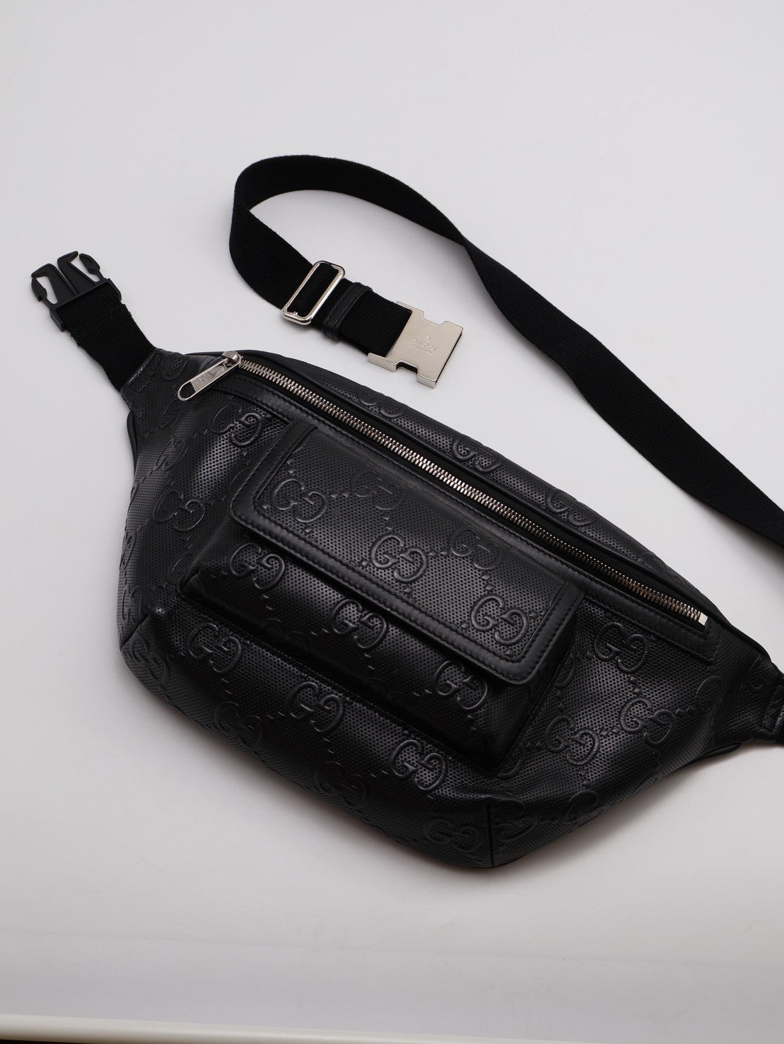 GUCCI 立體老花壓紋腰包 - all black