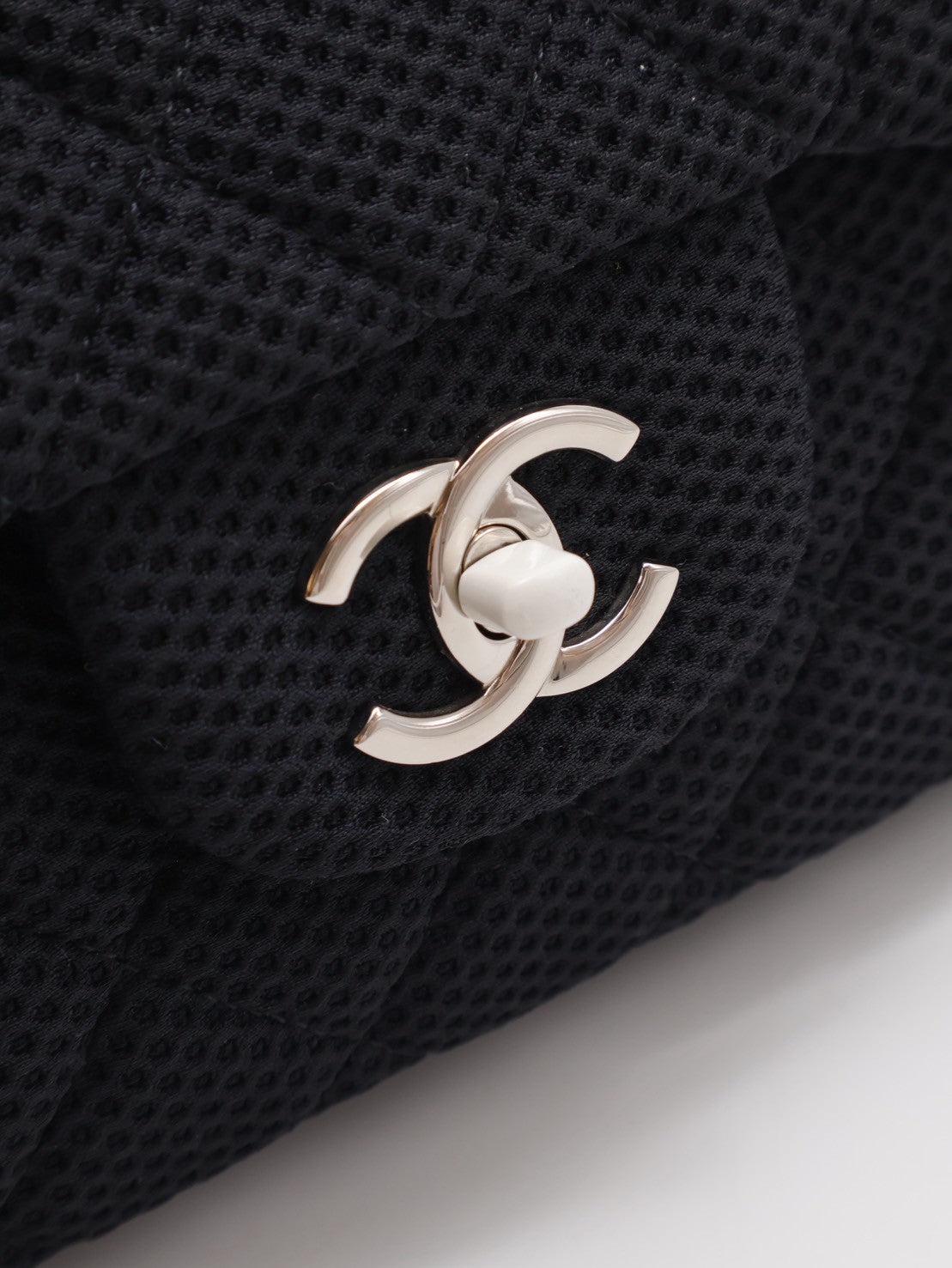CHANEL 漆皮皮穿鍊口蓋包 CF29 - 黑銀13開