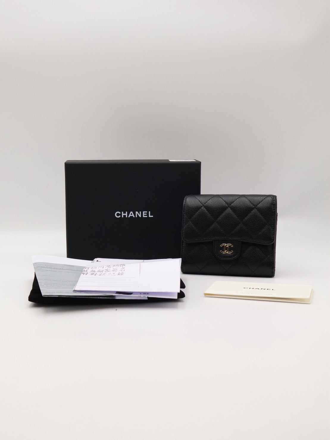 CHANEL 經典口蓋拉鍊零錢袋三折短夾 - 黑金