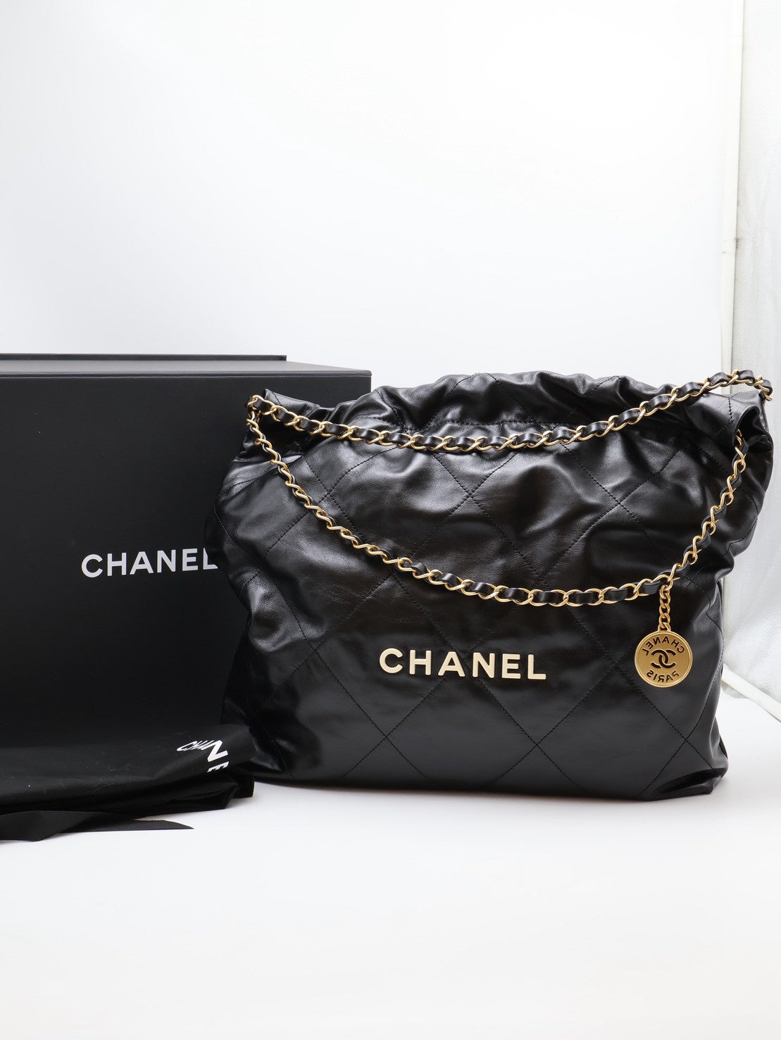 CHANEL 22 Bag - 中號白字黑金