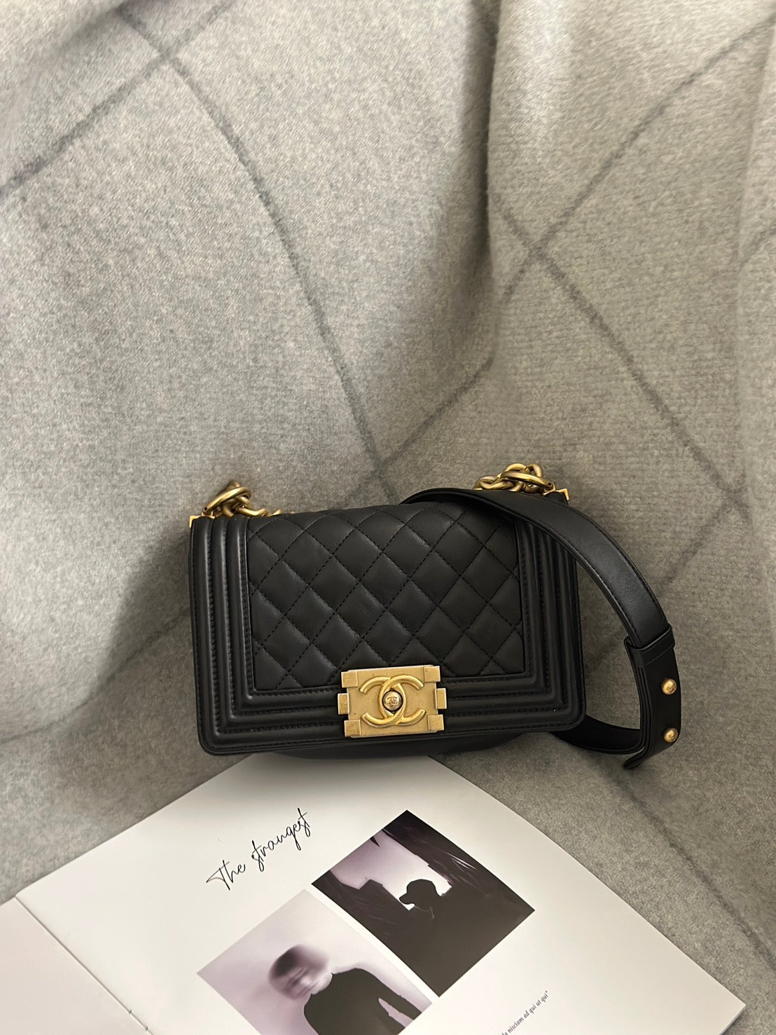 CHANEL Boy20 牛皮口蓋包 - 黑金26開