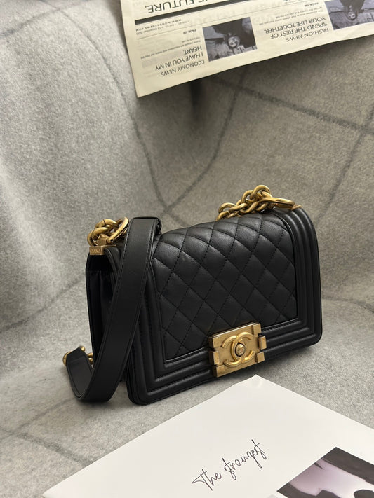 CHANEL Boy20 牛皮口蓋包 - 黑金26開