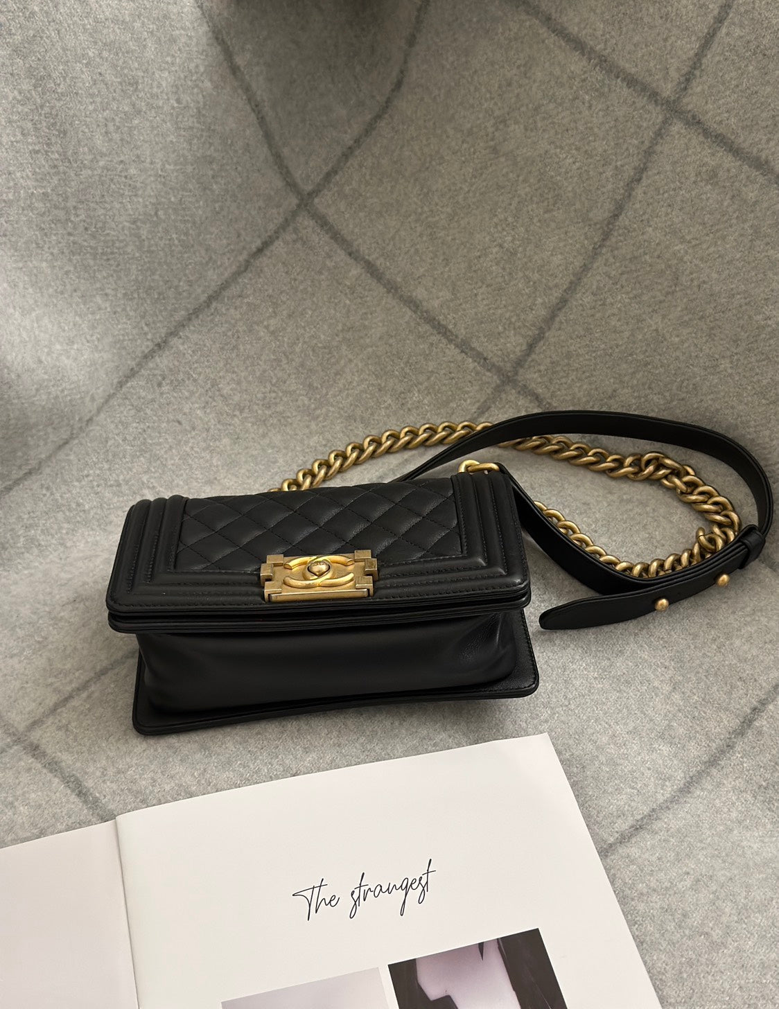 CHANEL Boy20 牛皮口蓋包 - 黑金26開