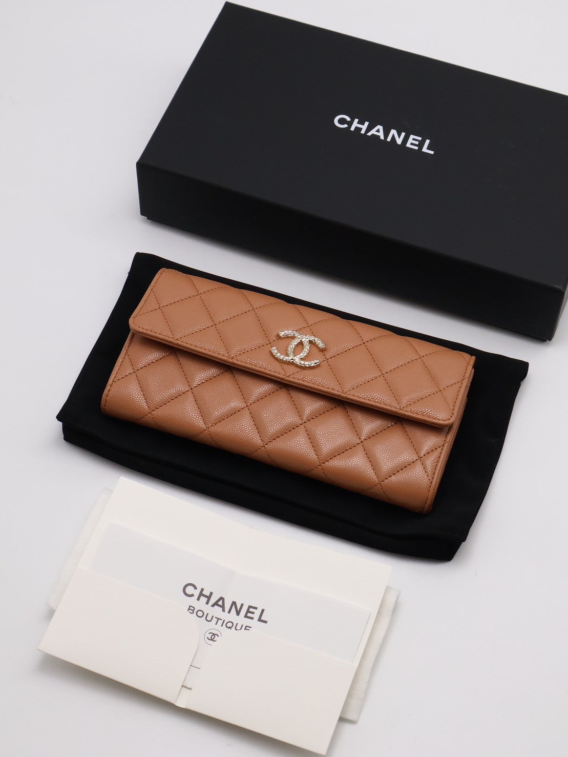 CHANEL 24K粒面牛皮雙折絲巾長夾 - 焦糖金
