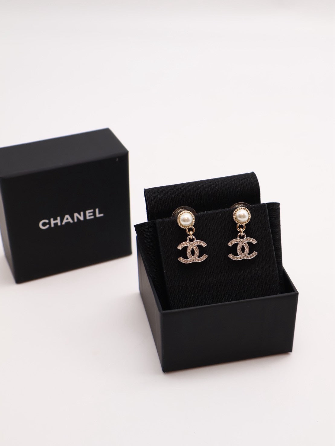 CHANEL 24K復古珍珠雙C吊墜耳環