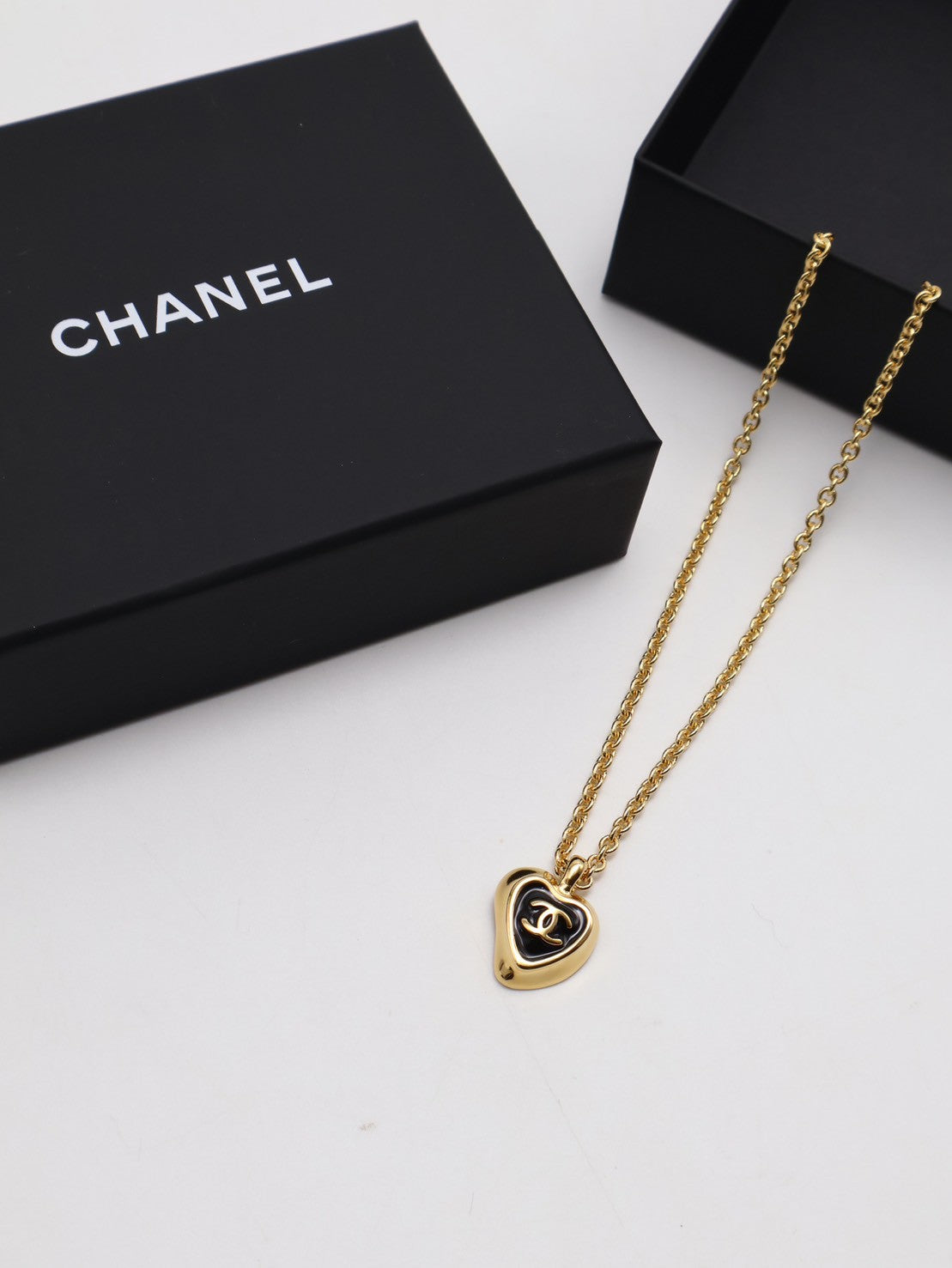 CHANEL 25A復古愛心項鍊 - 黑金
