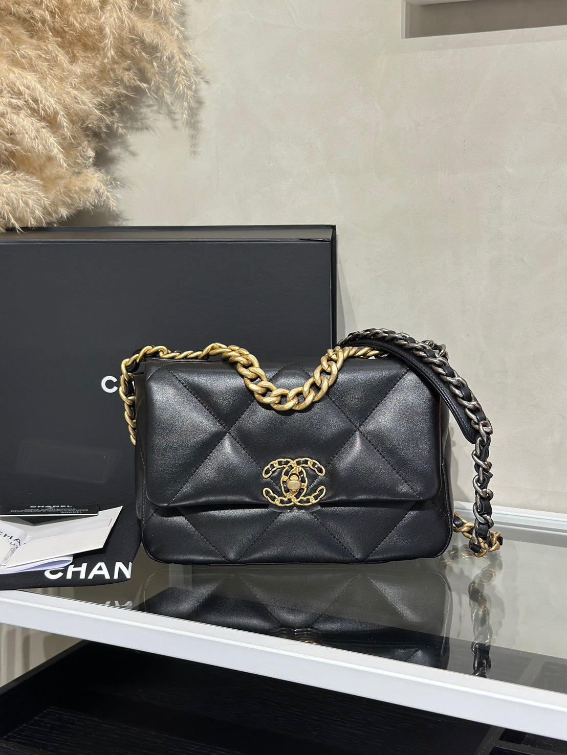 CHANEL 19 Bag 菱格紋羊皮手提肩背包 26 - 黑金30開