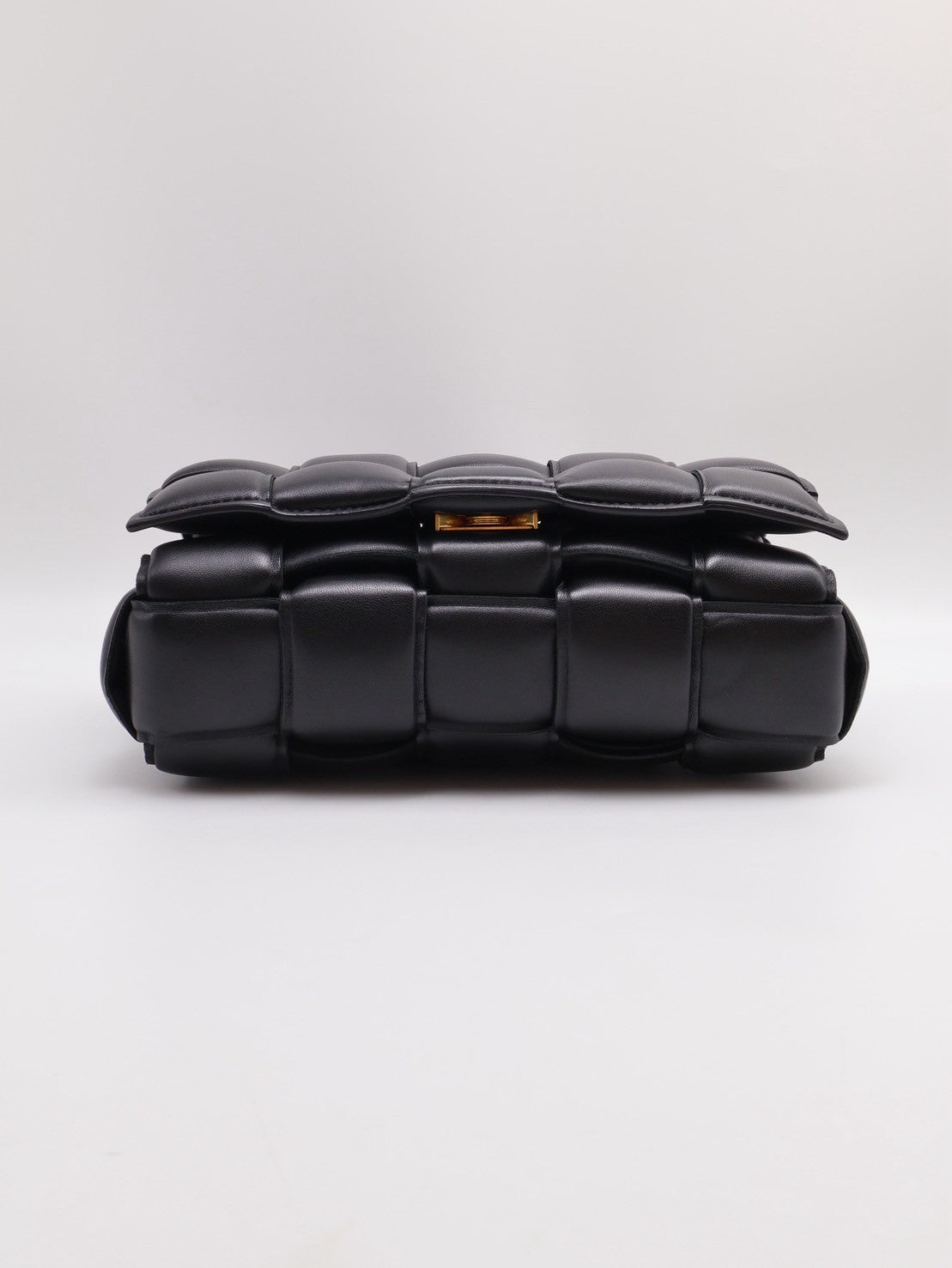 BOTTEGA VENETA Padded Cassette 枕頭編織包