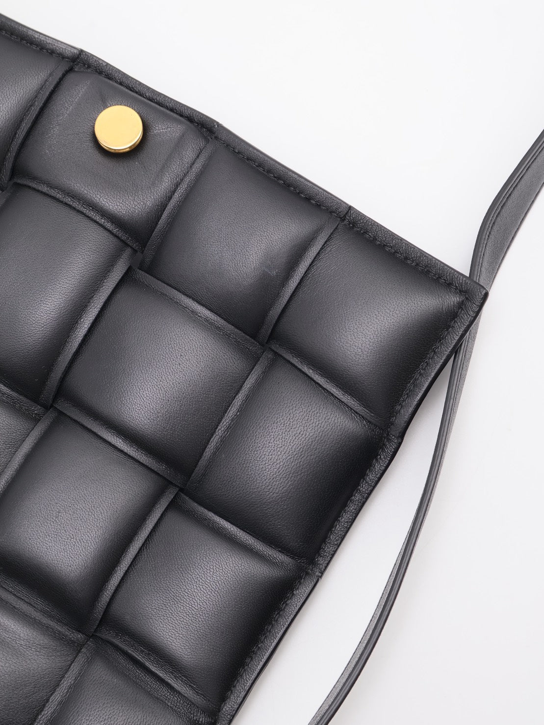 BOTTEGA VENETA Padded Cassette 枕頭編織包