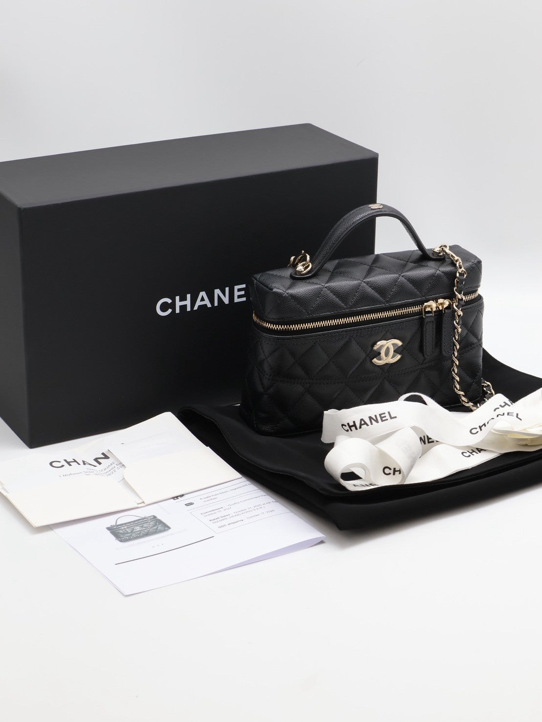 CHANEL 26C LP粒面牛皮手提飯盒包 - 黑金