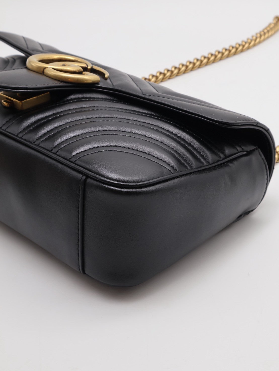 GUCCI Marmont Matelasse斜背包 - 26小號黑金