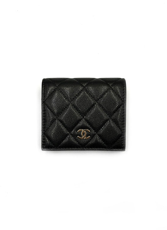 CHANEL 雙折粒面牛皮短夾 - 黑金