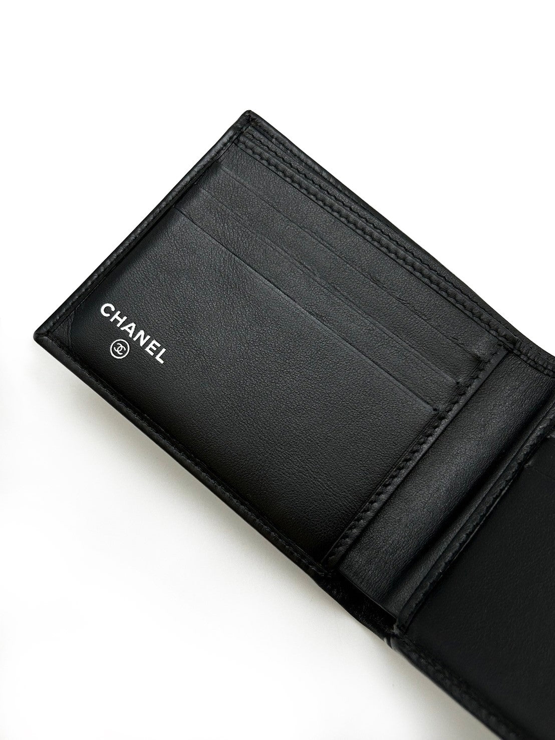 CHANEL 經典菱格紋小牛皮皮夾 - 黑銀30開