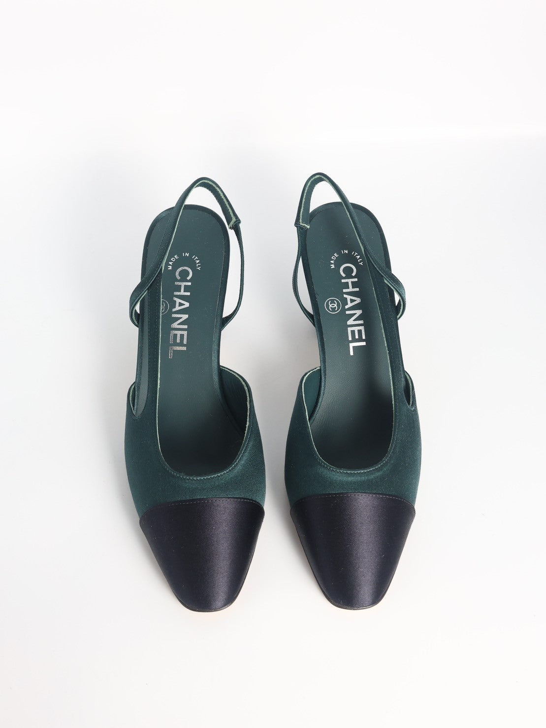 CHANEL 經典後繫帶中跟涼鞋 - 緞面寶石綠 36.5