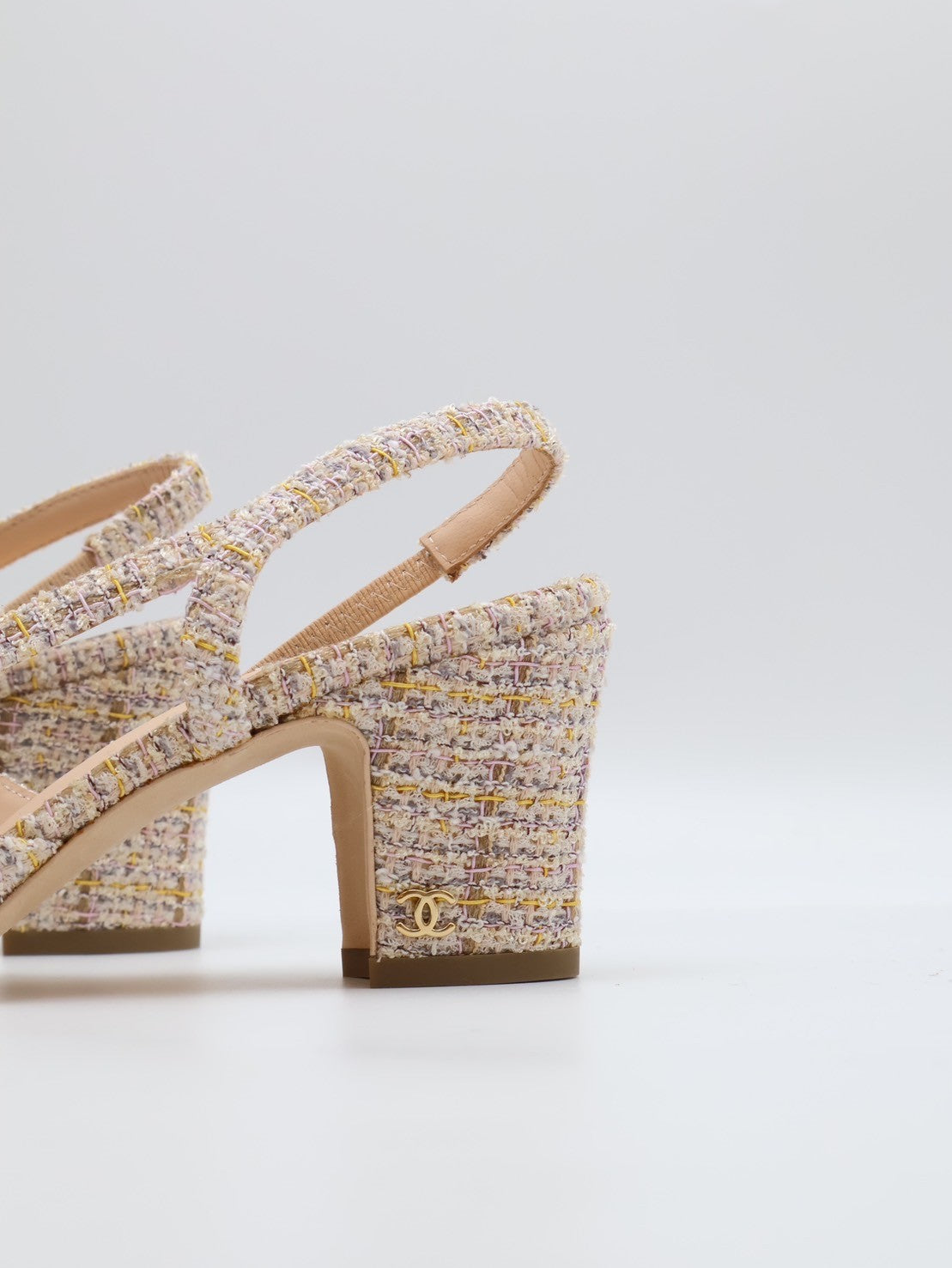 CHANEL 經典後繫帶中跟涼鞋 - 毛呢杏粉 36.5