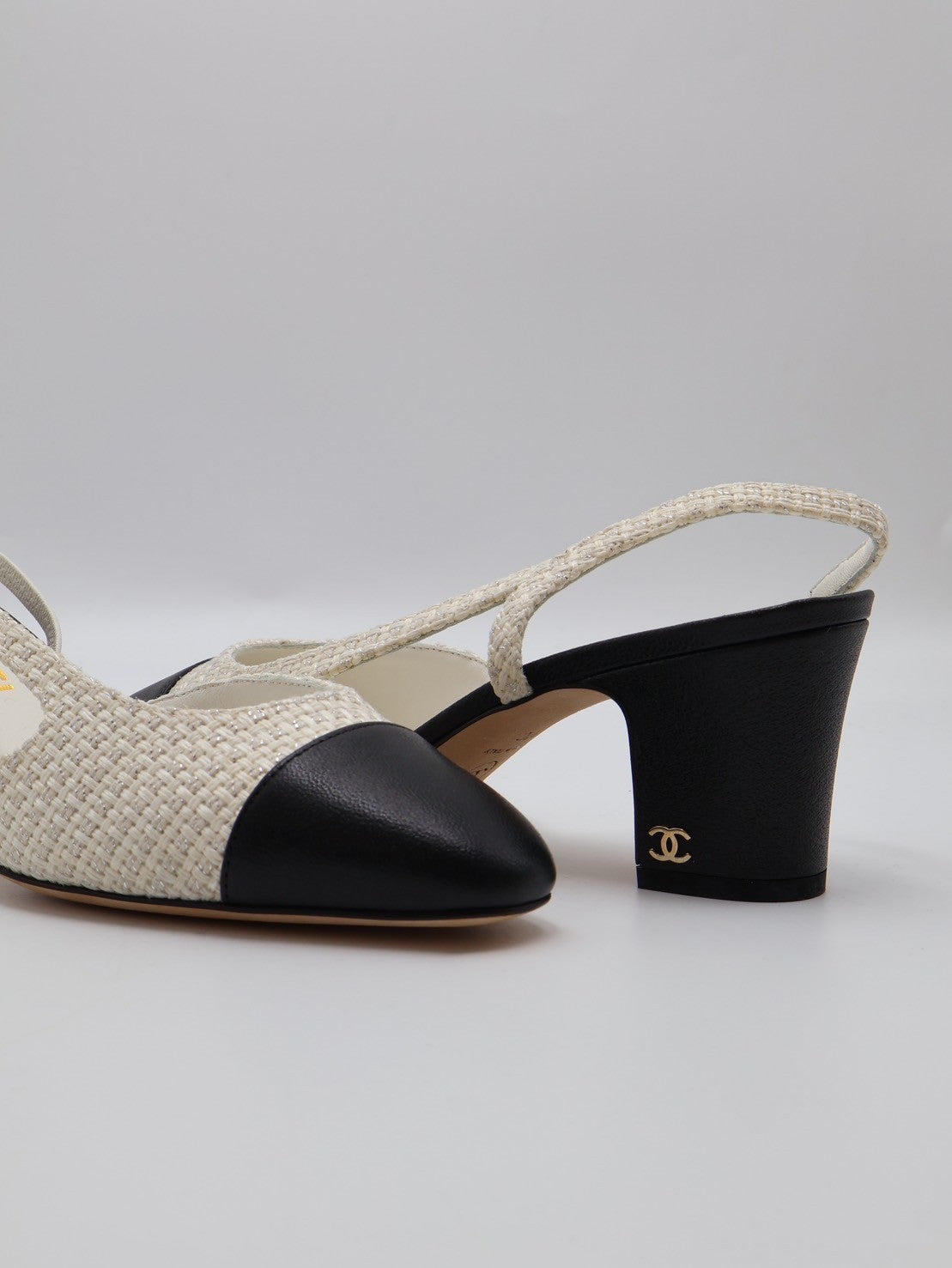 CHANEL 經典後繫帶中跟涼鞋 - 編織米白 37