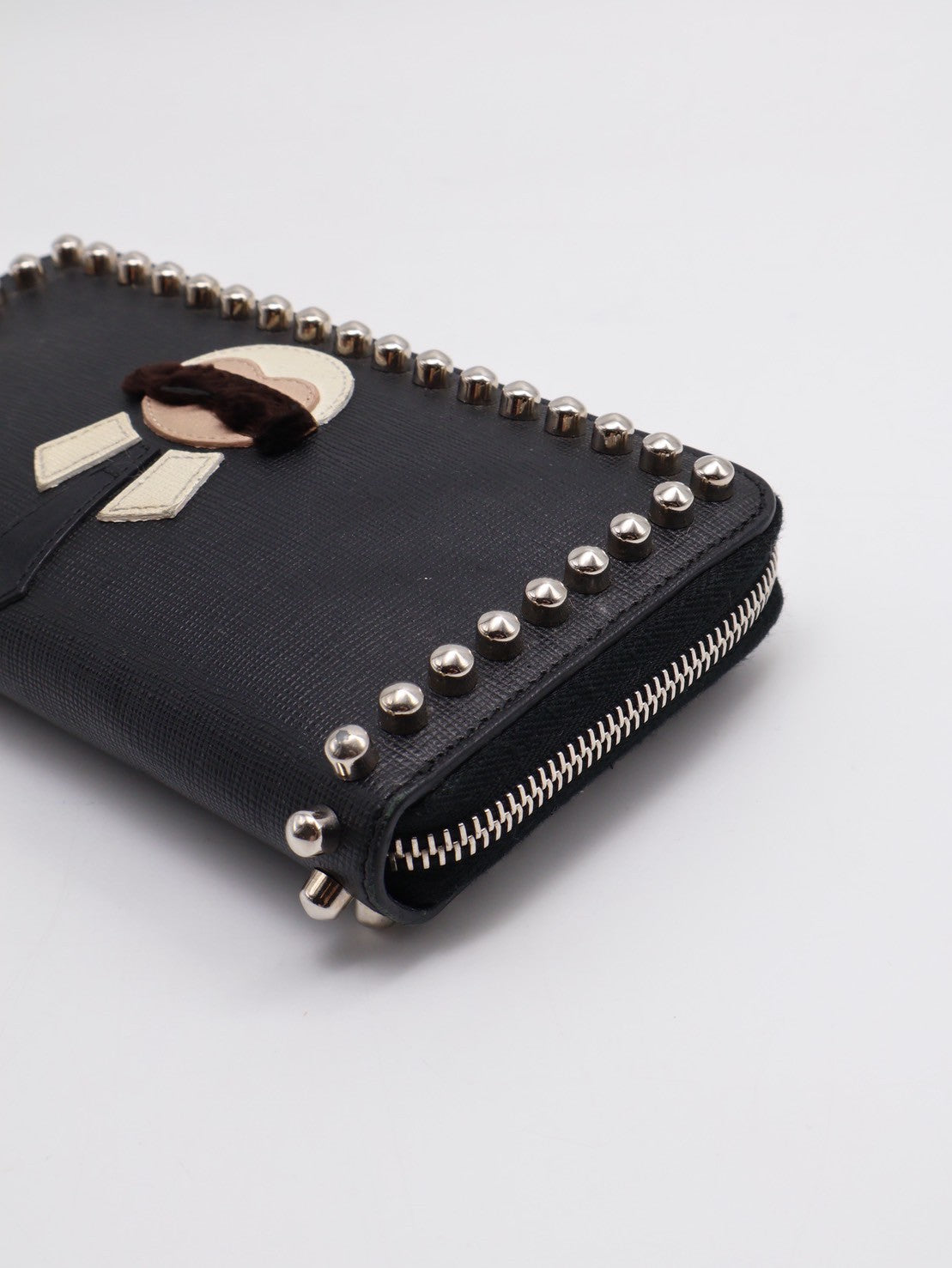 FENDI 老佛爺鉚釘拉鍊長夾