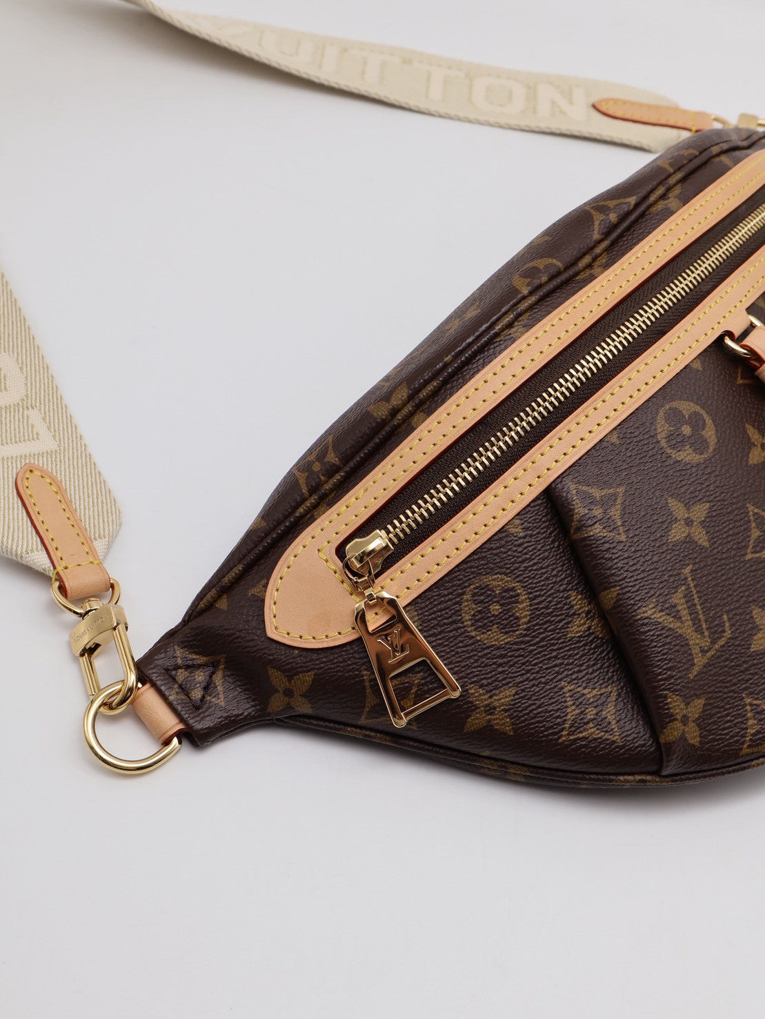 LOUIS VUITTON High rise斜背包