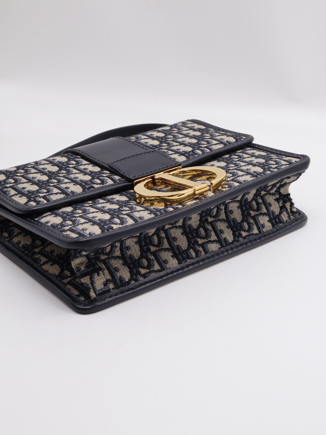 DIOR 30 Montaigne斜背包