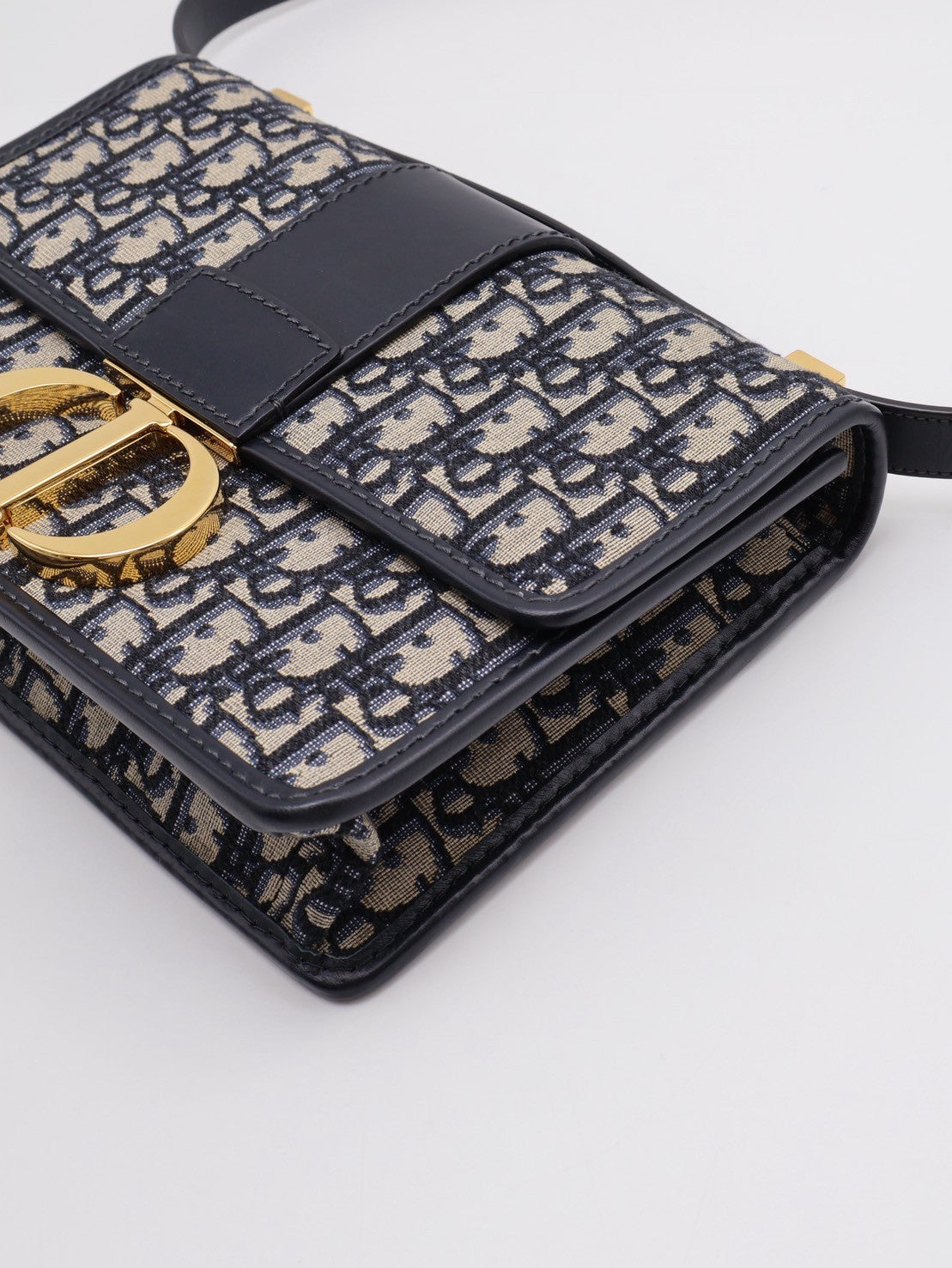 DIOR 30 Montaigne斜背包