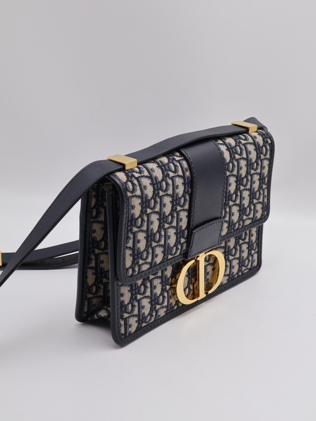 DIOR 30 Montaigne斜背包