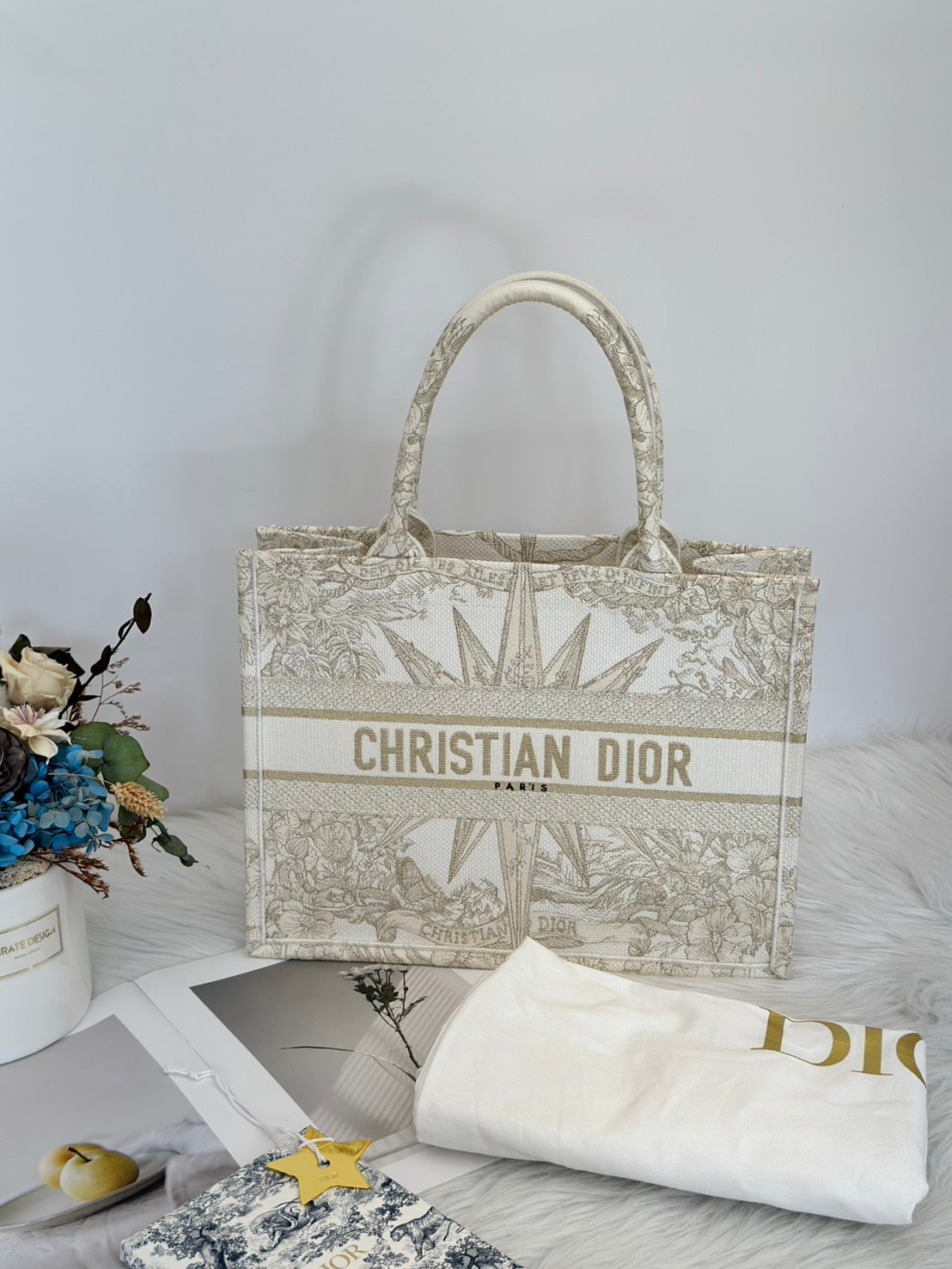 DIOR 刺繡無限夢境Tote - 中號白金