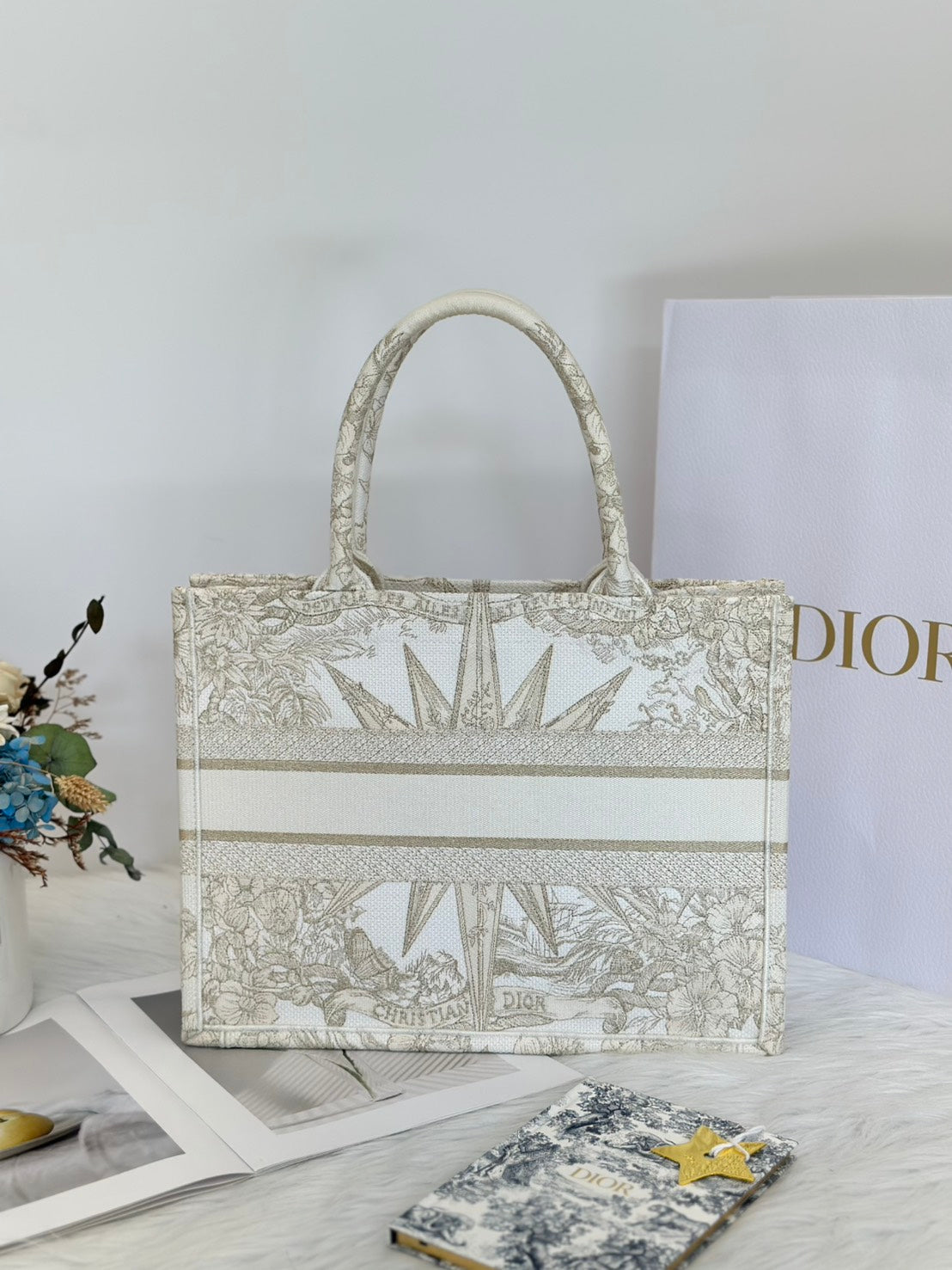 DIOR 刺繡無限夢境Tote - 中號白金