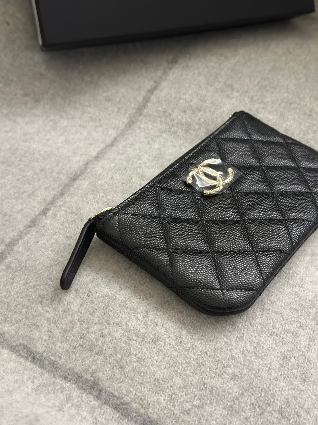 CHANEL 24S一字拉鍊零錢包 - 黑金