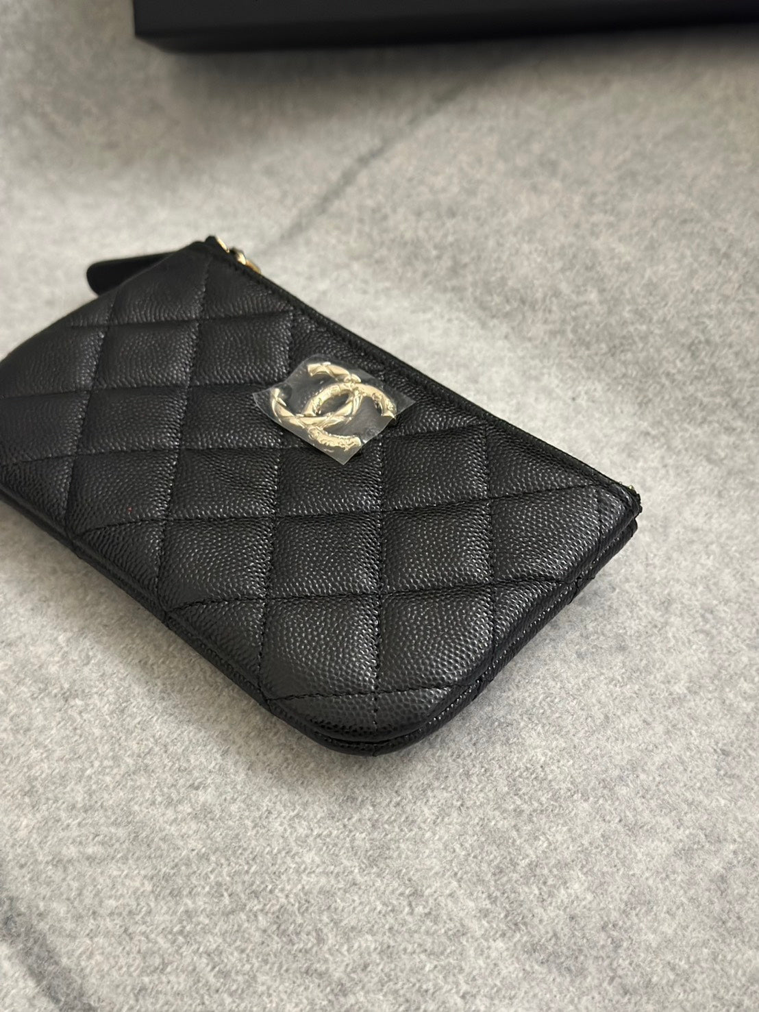 CHANEL 24S一字拉鍊零錢包 - 黑金