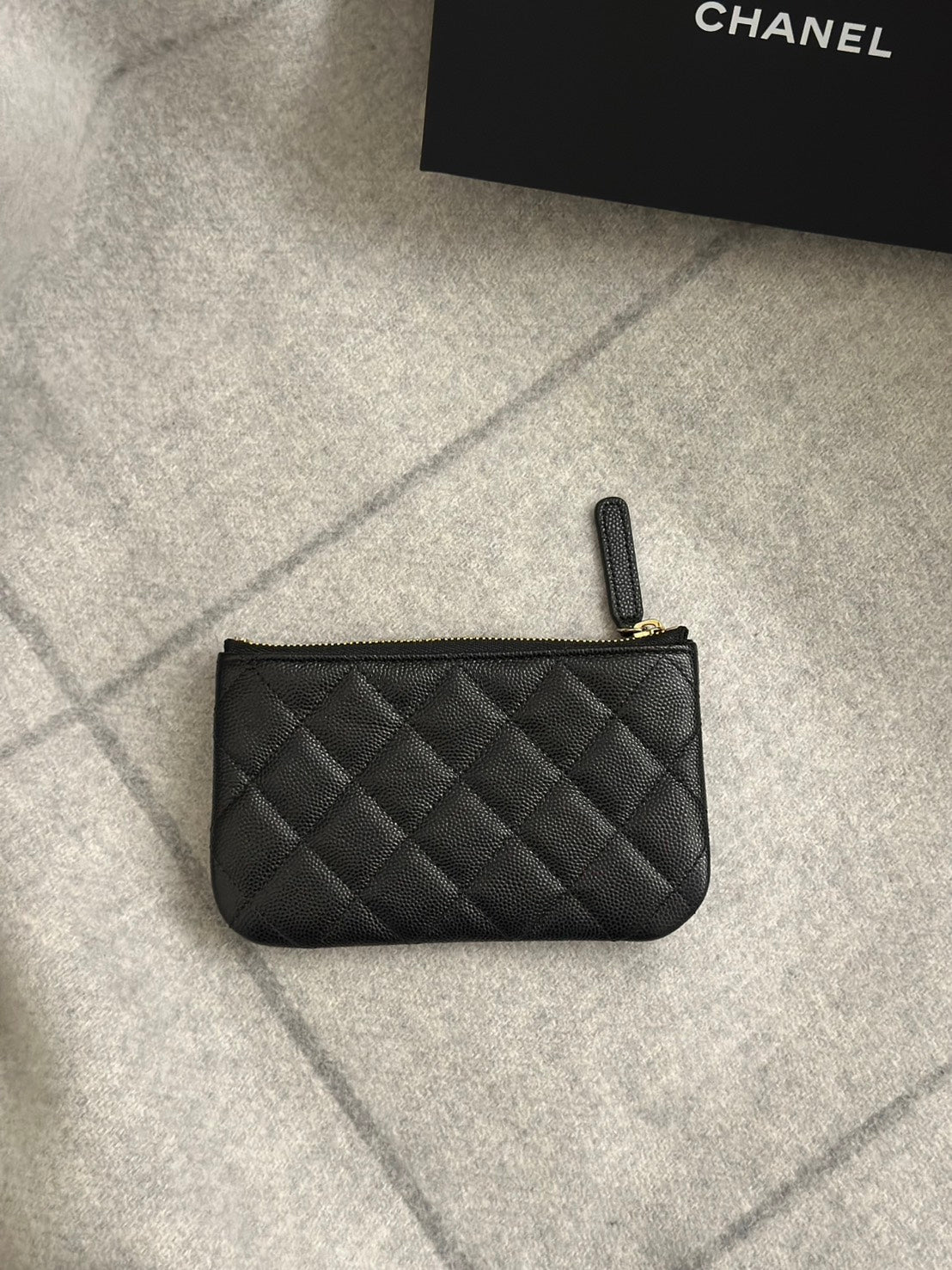 CHANEL 24S一字拉鍊零錢包 - 黑金