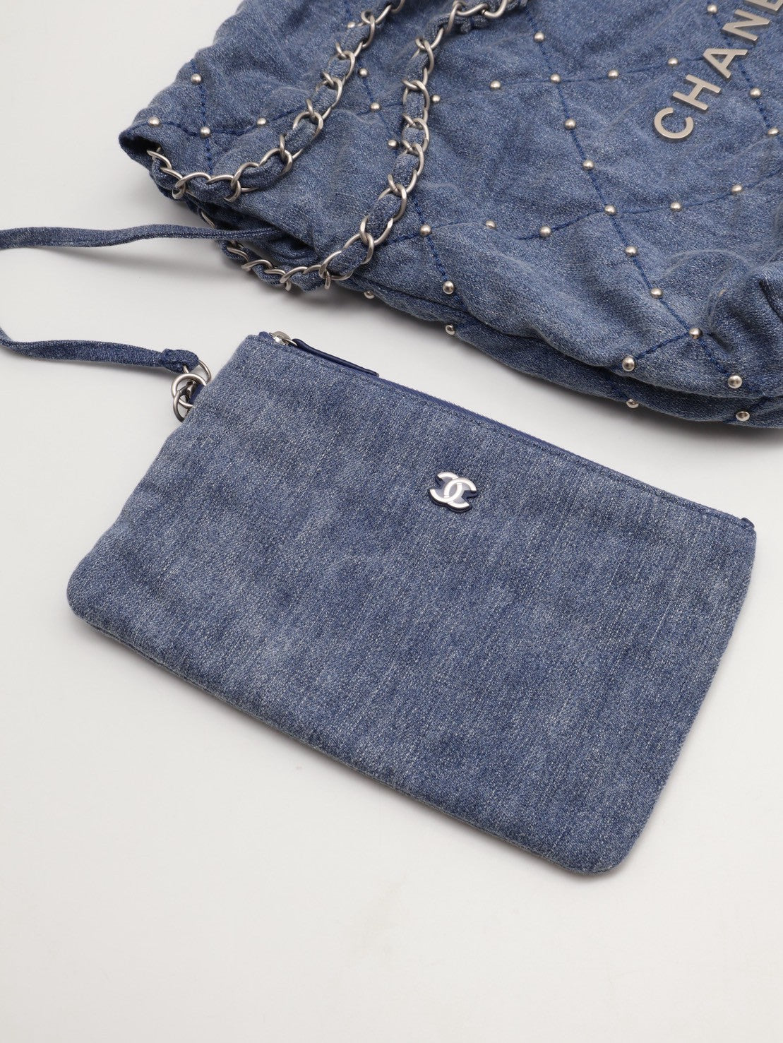 CHANEL 22 Bag - 小號牛仔鉚釘