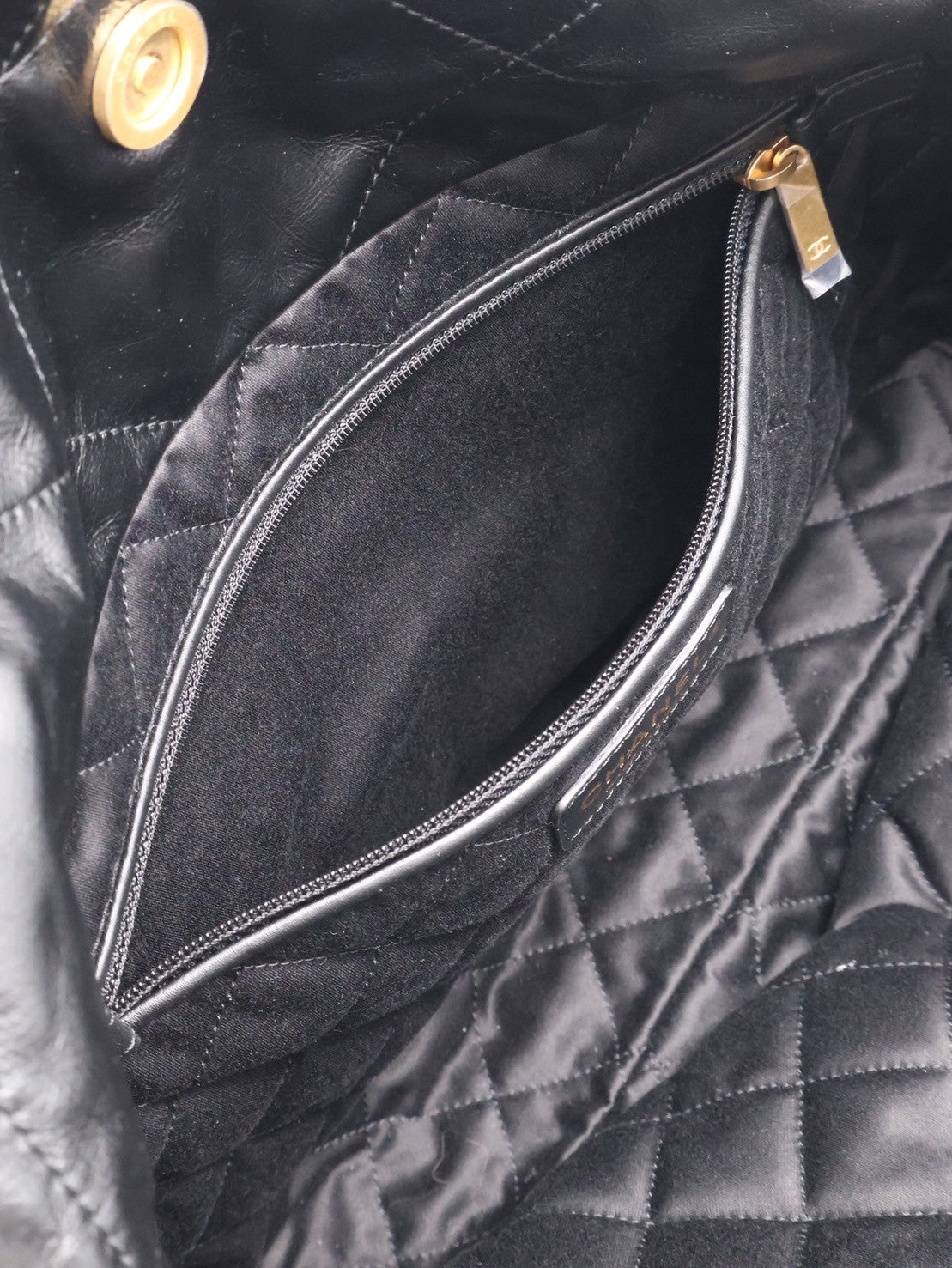 CHANEL 22 Bag - 小號黑金