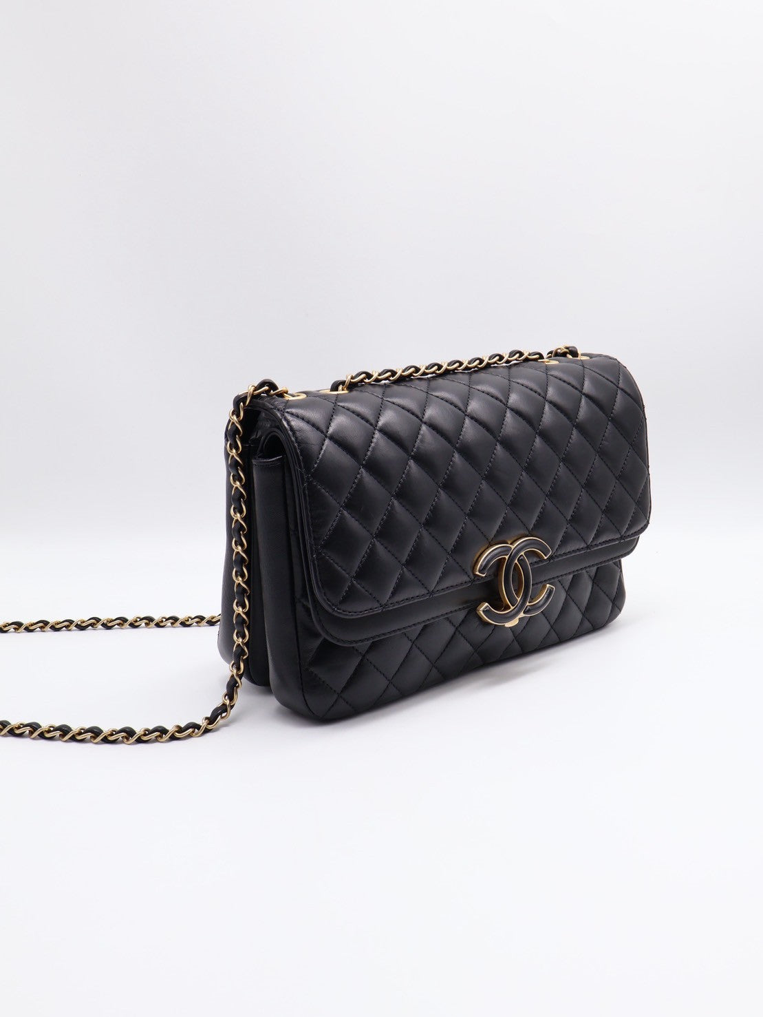 CHANEL 琺瑯釦雙層口蓋包 - 黑金26開