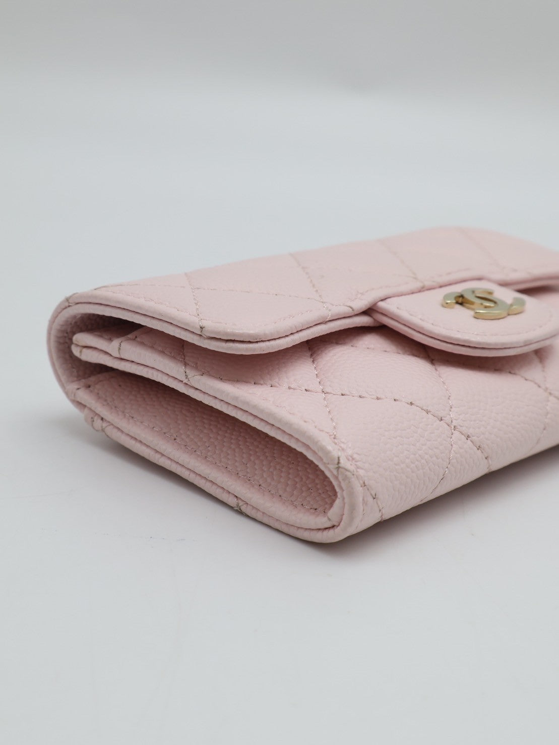 CHANEL 經典口蓋卡包 - 淡粉金32開