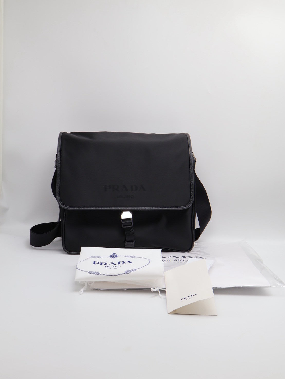 PRADA 尼龍郵差包 - 黑