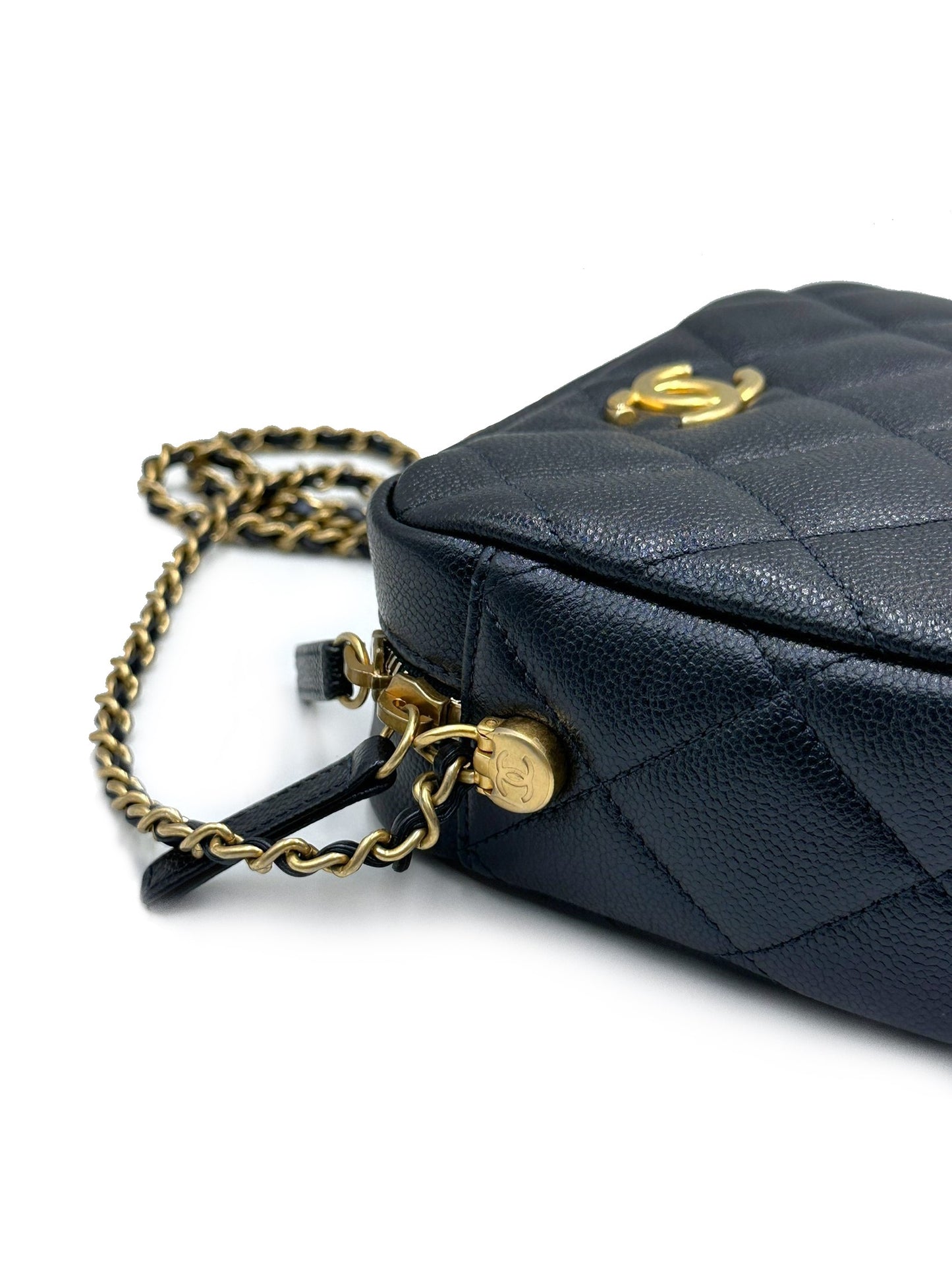 CHANEL 21K風衣釦相機包 - 深藍金