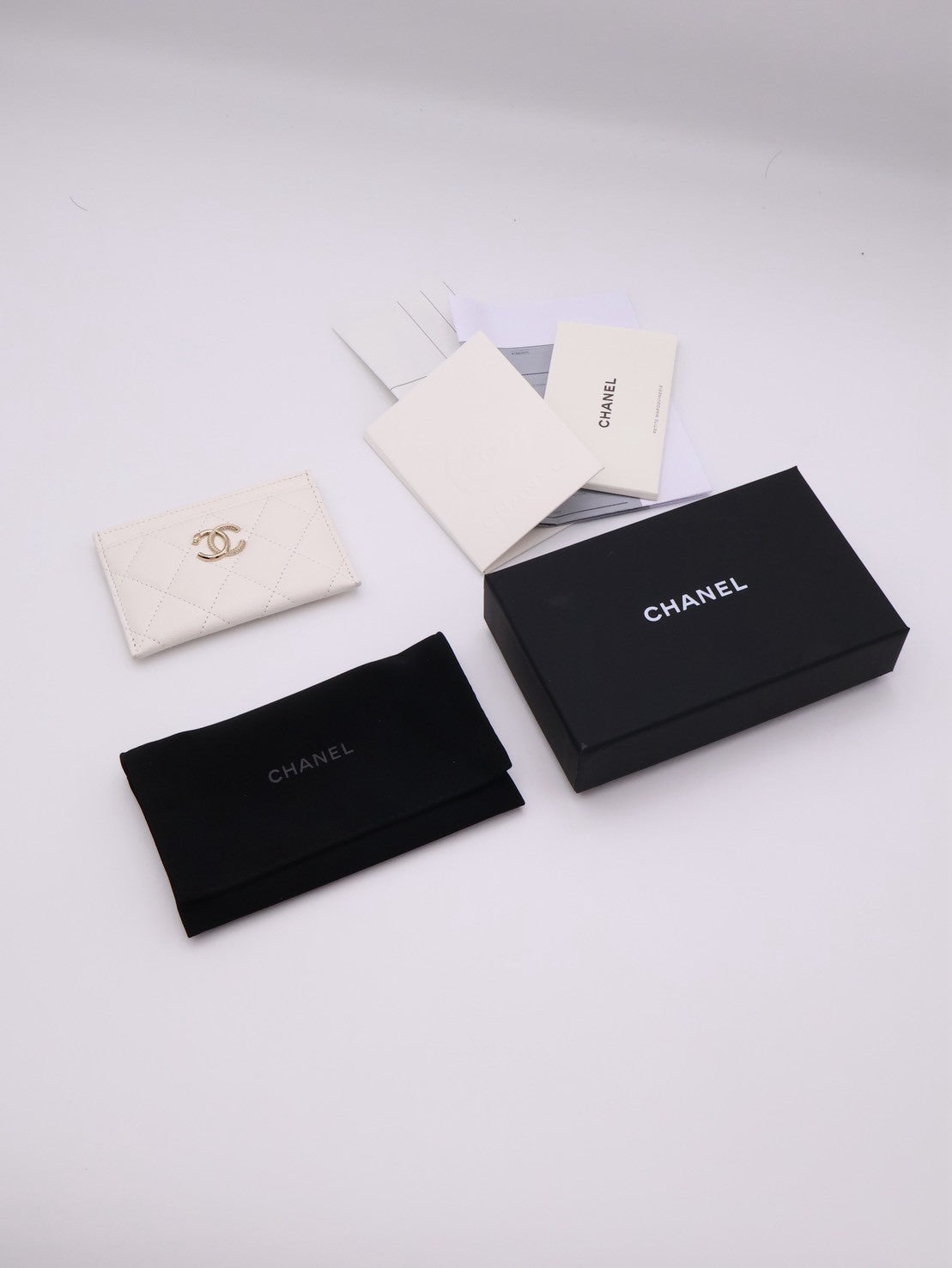 CHANEL 25K粒面牛皮名片夾 - 白金