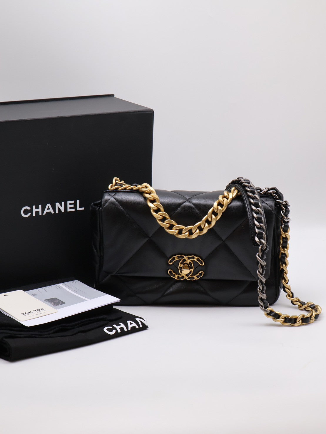 CHANEL 19 Bag 菱格紋羊皮手提肩背包 26 - 黑金