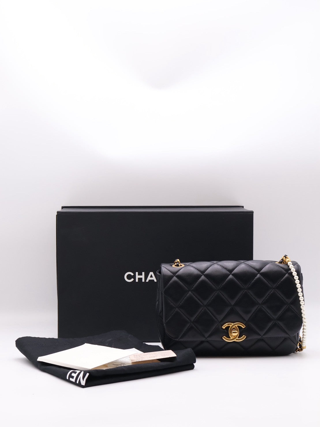 CHANEL 25P珍珠皮穿鍊口蓋包 - 黑金