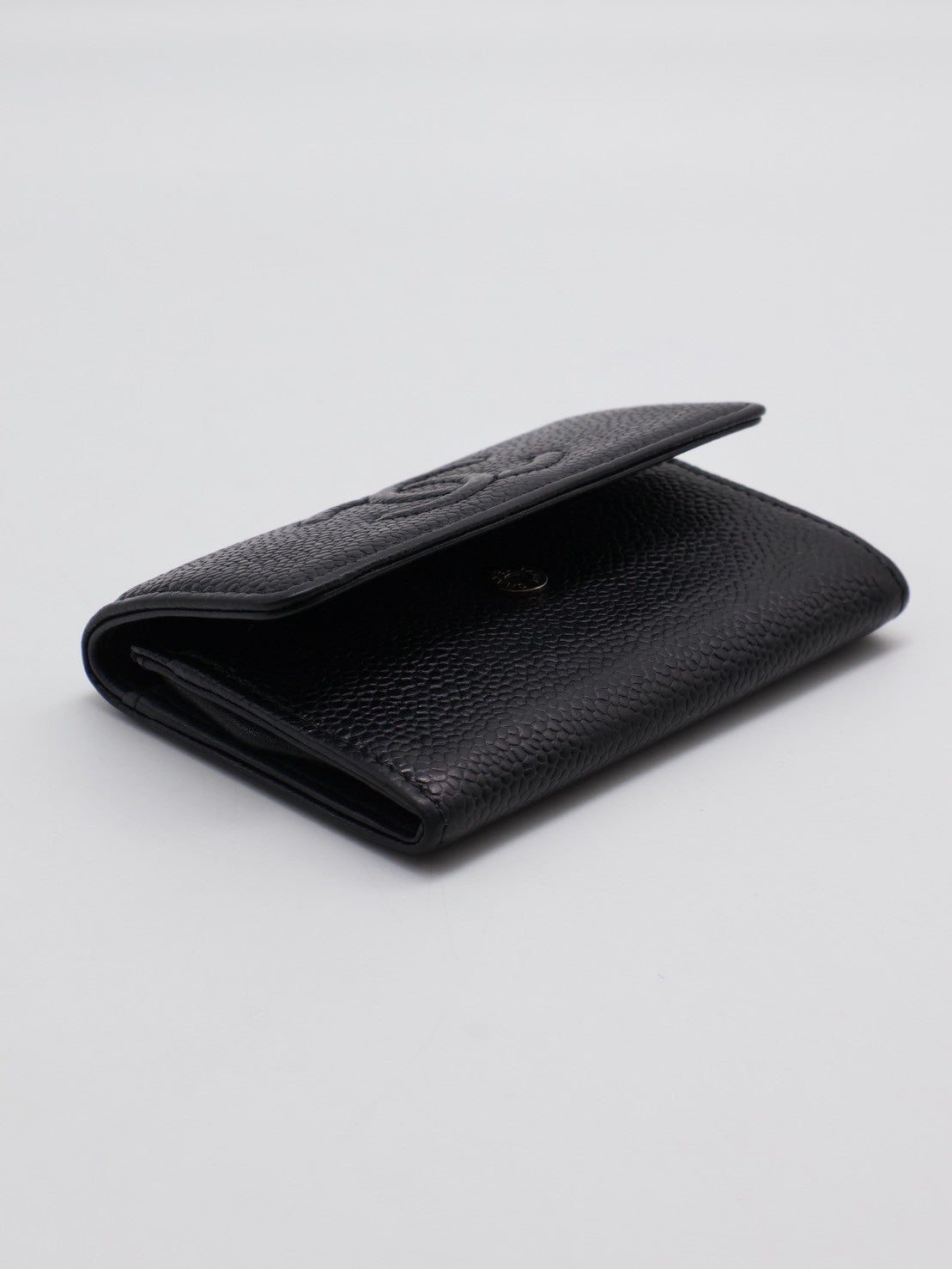 CHANEL 壓紋雙C口蓋卡包 - 黑16開