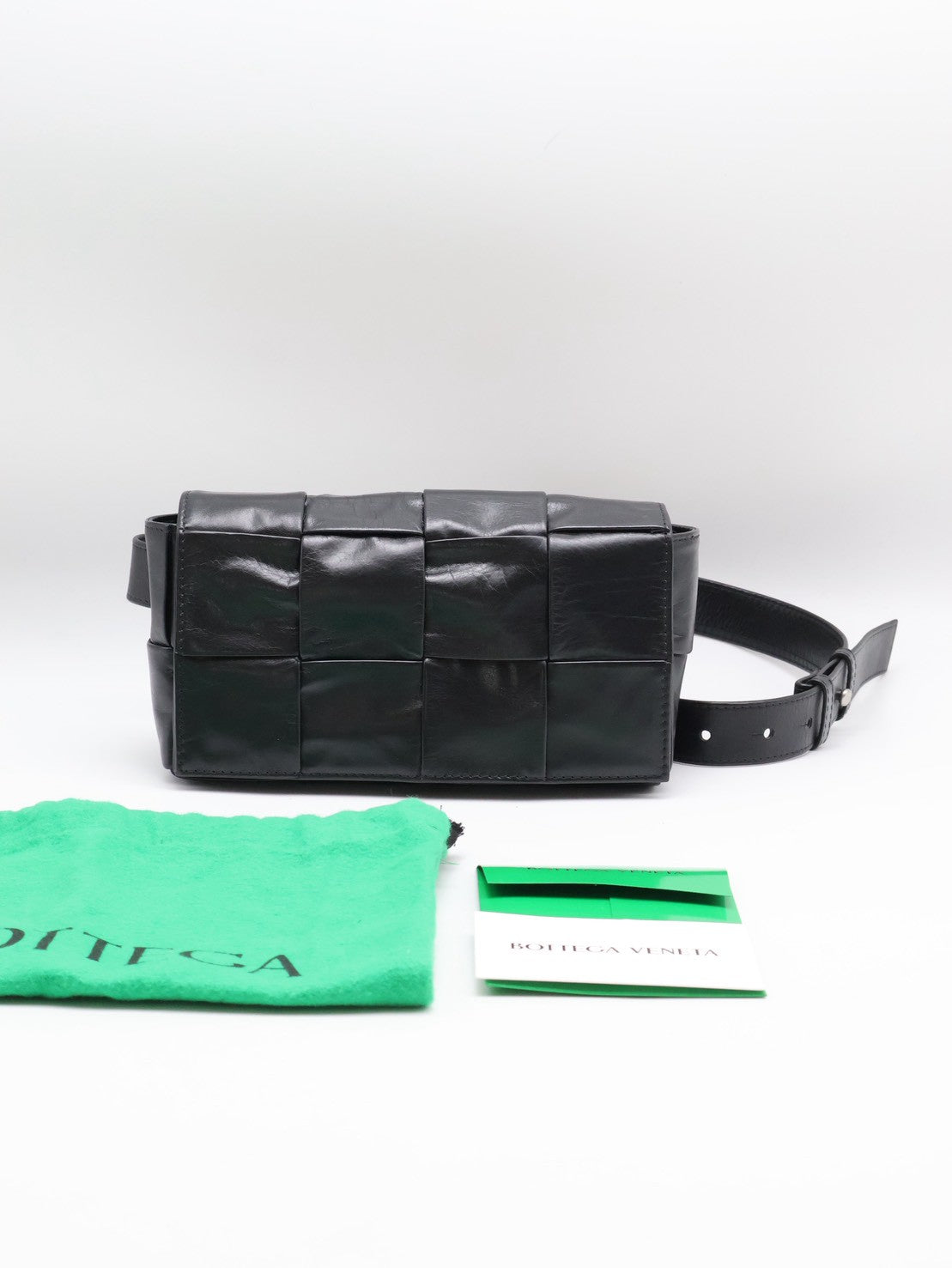 BOTTEGA VENETA Cassette經典編織包 - 8格黑