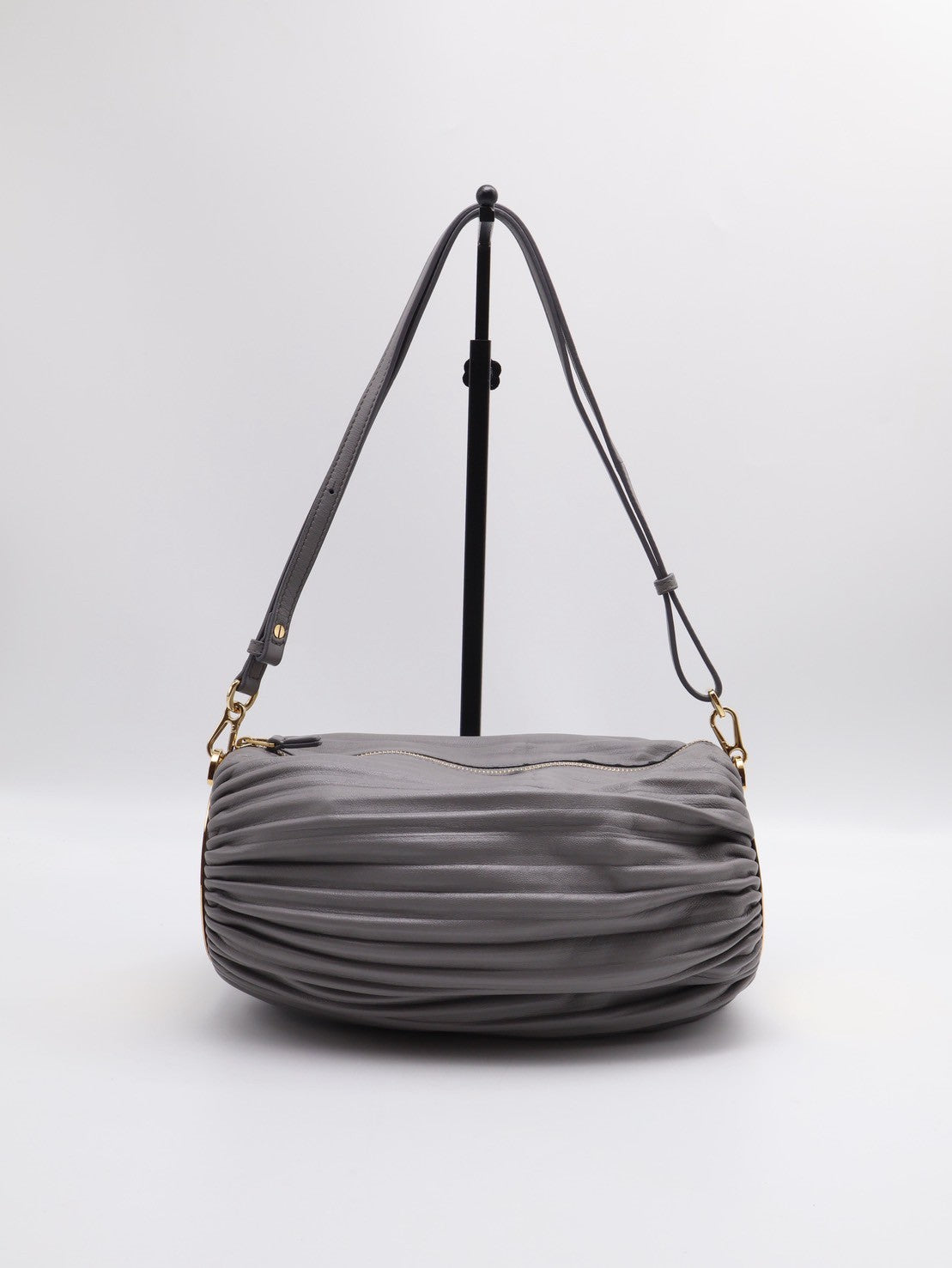 LOEWE Bracelet pouch褶皺小羊皮手鐲包 - 灰