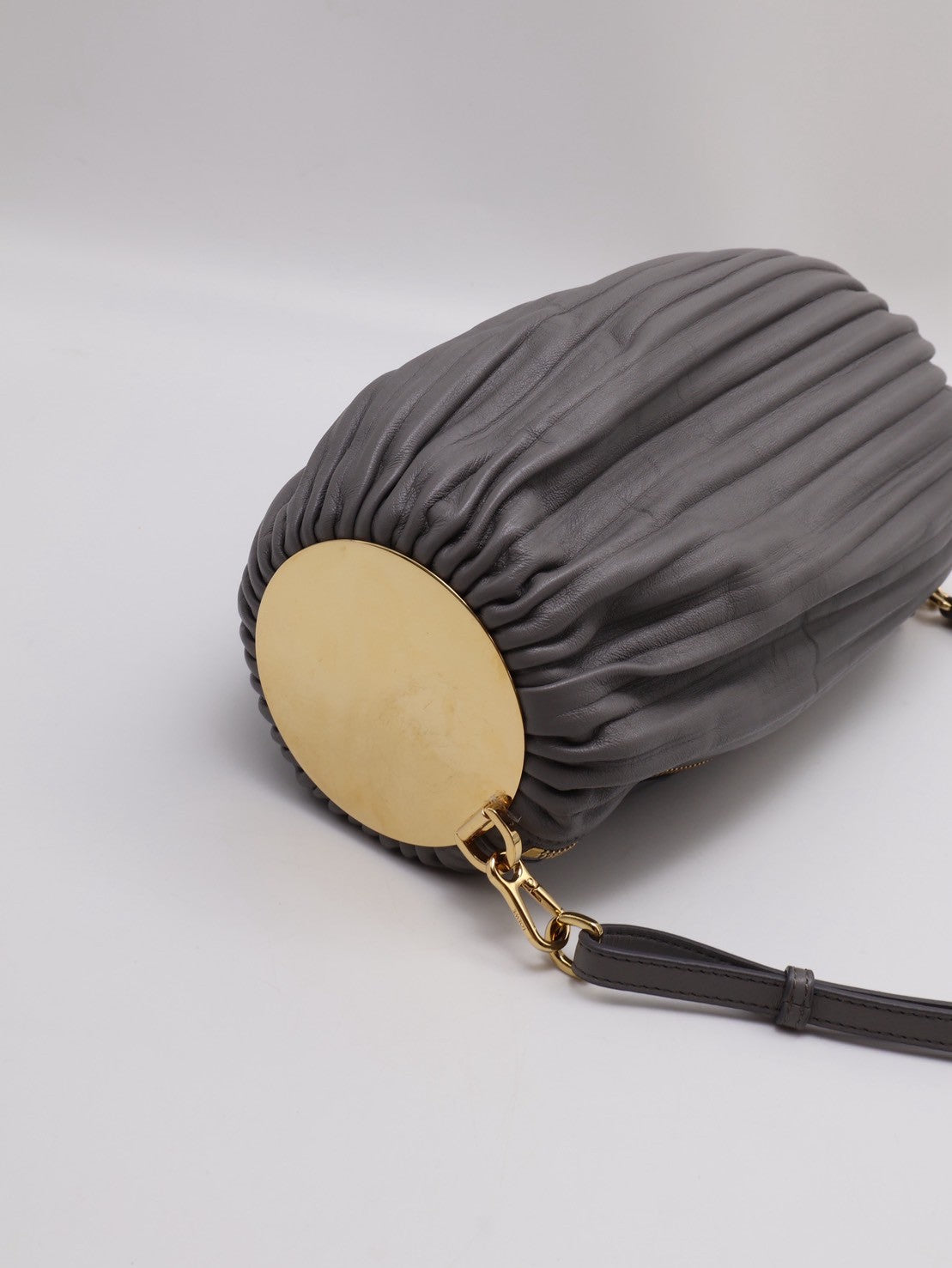 LOEWE Bracelet pouch褶皺小羊皮手鐲包 - 灰