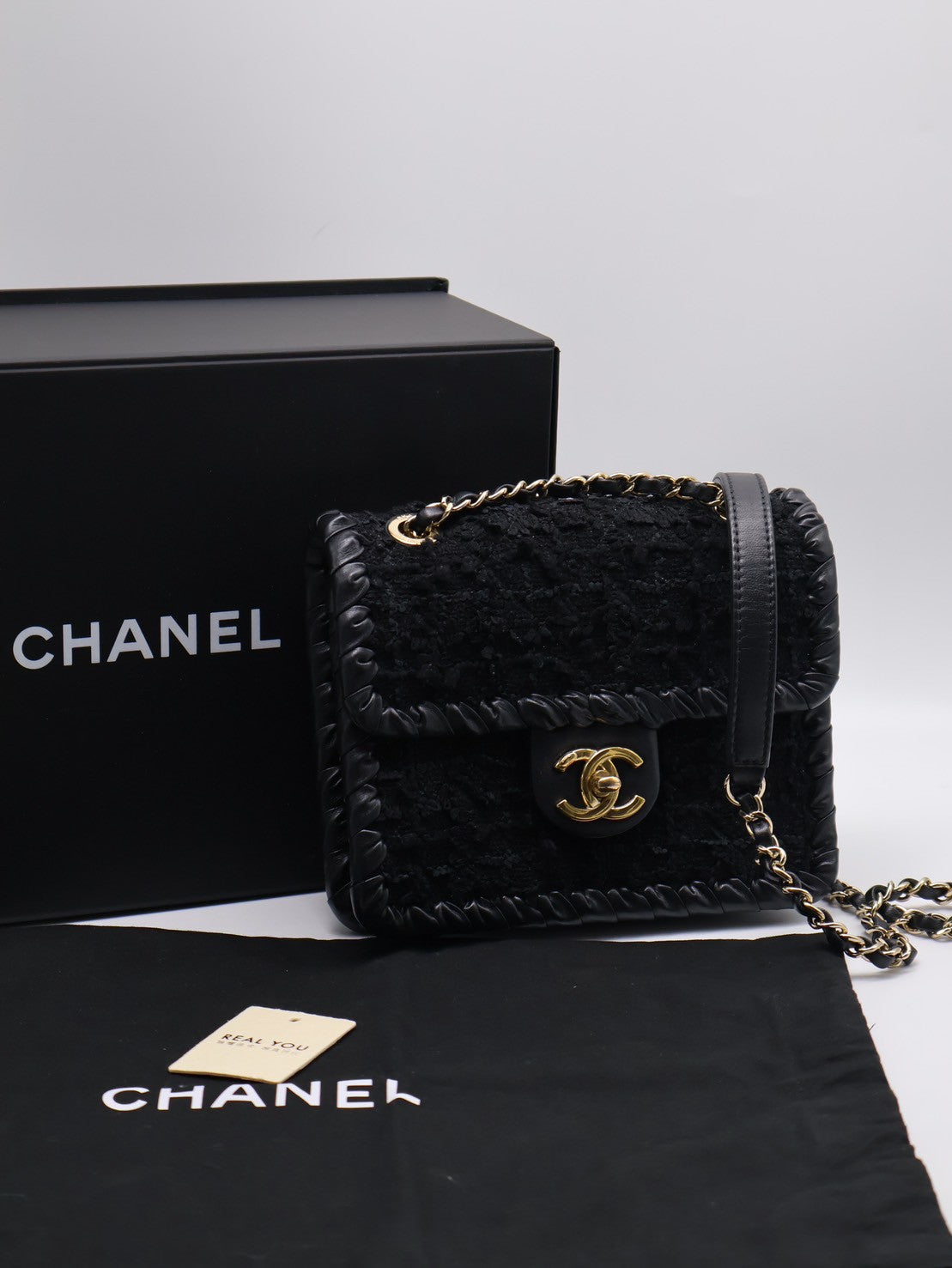 CHANEL 22C滾邊粗毛呢豆腐包 - 小號黑金