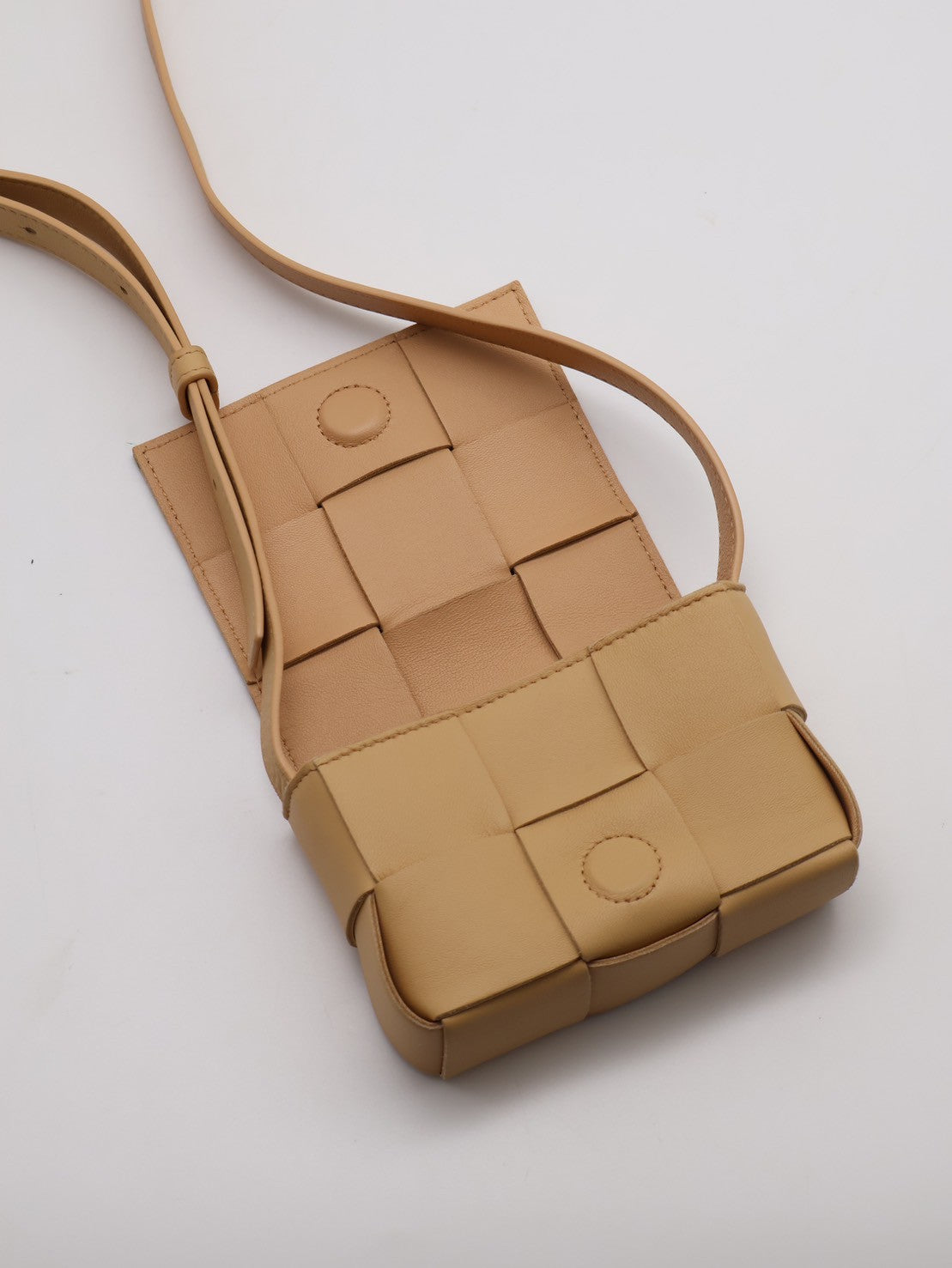 BOTTEGA VENETA Cassette編織斜背包 - mini燕麥黃