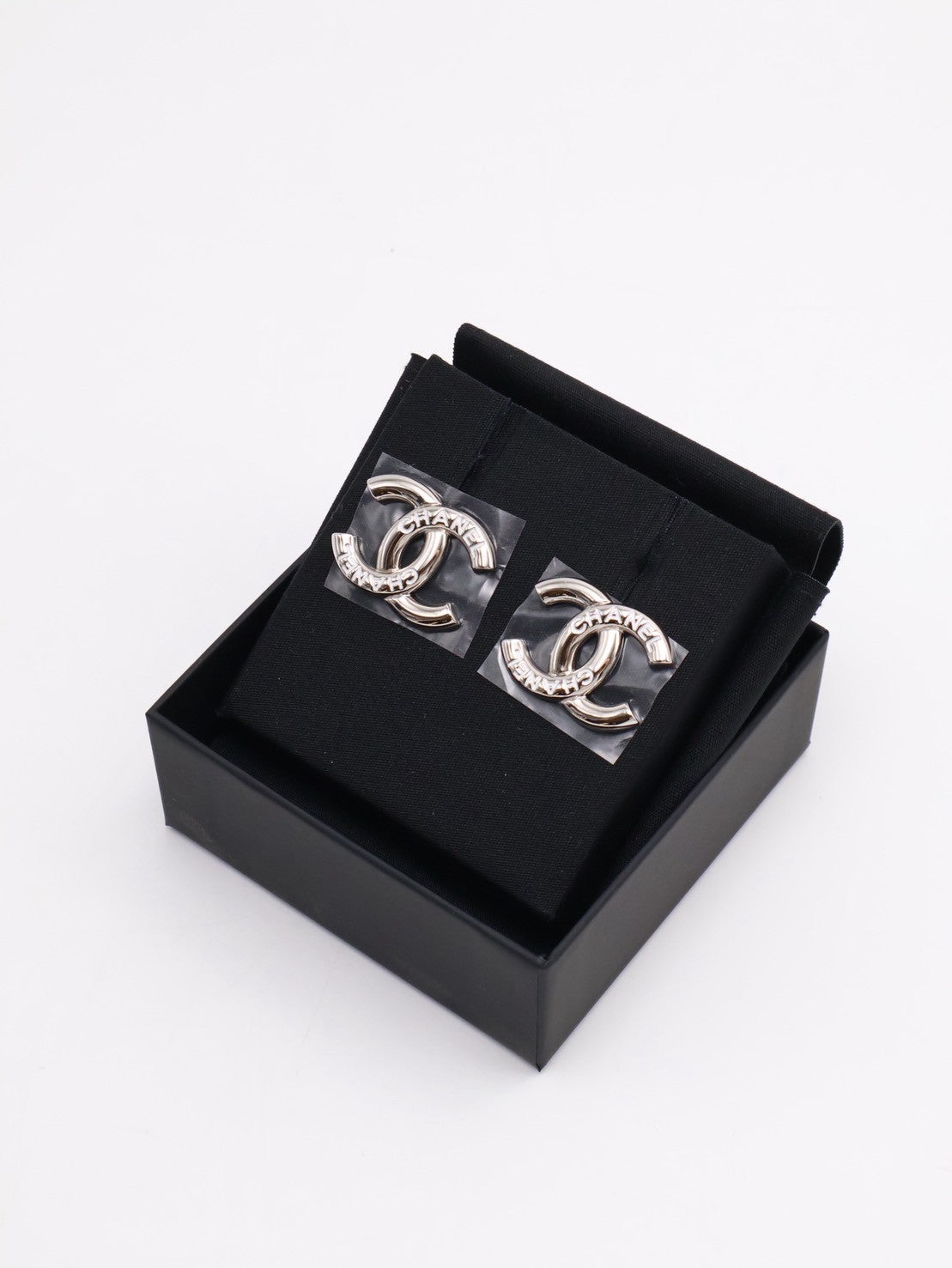 CHANEL 25C白琺瑯CHANEL雙C耳環